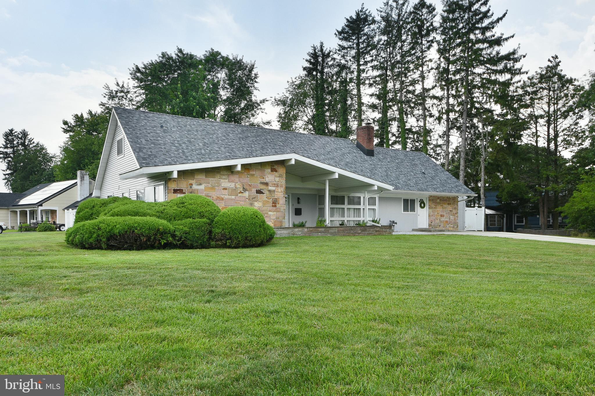 8 WINDOVER LANE