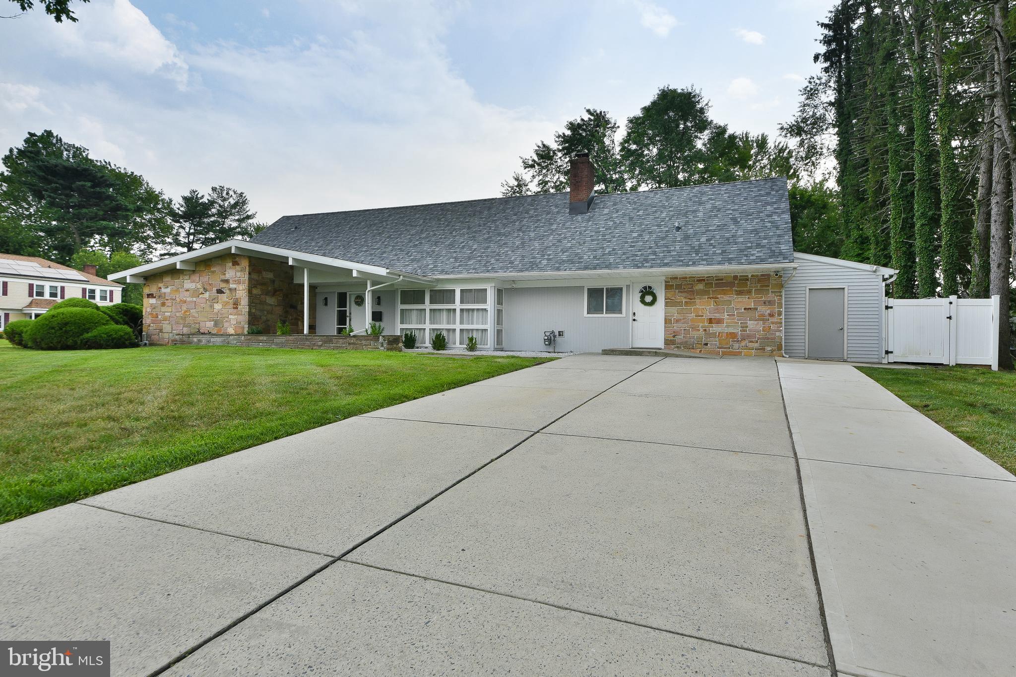 8 WINDOVER LANE