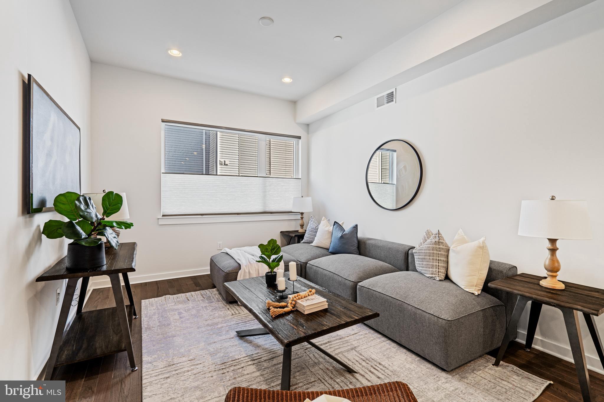 KENSINGTON - Residential