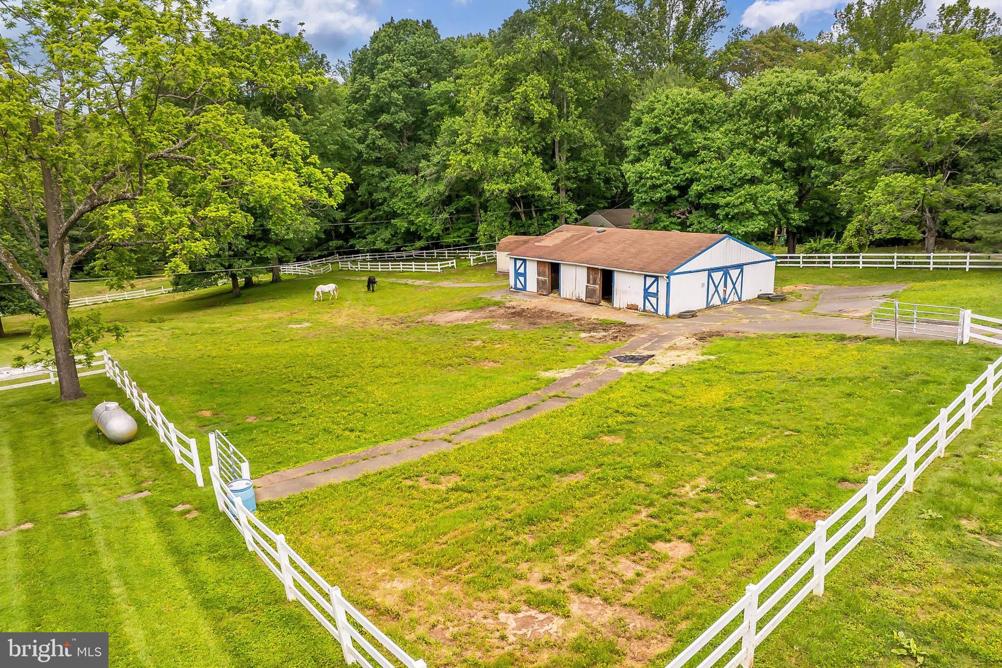 IVAKOTA FARM - Residential