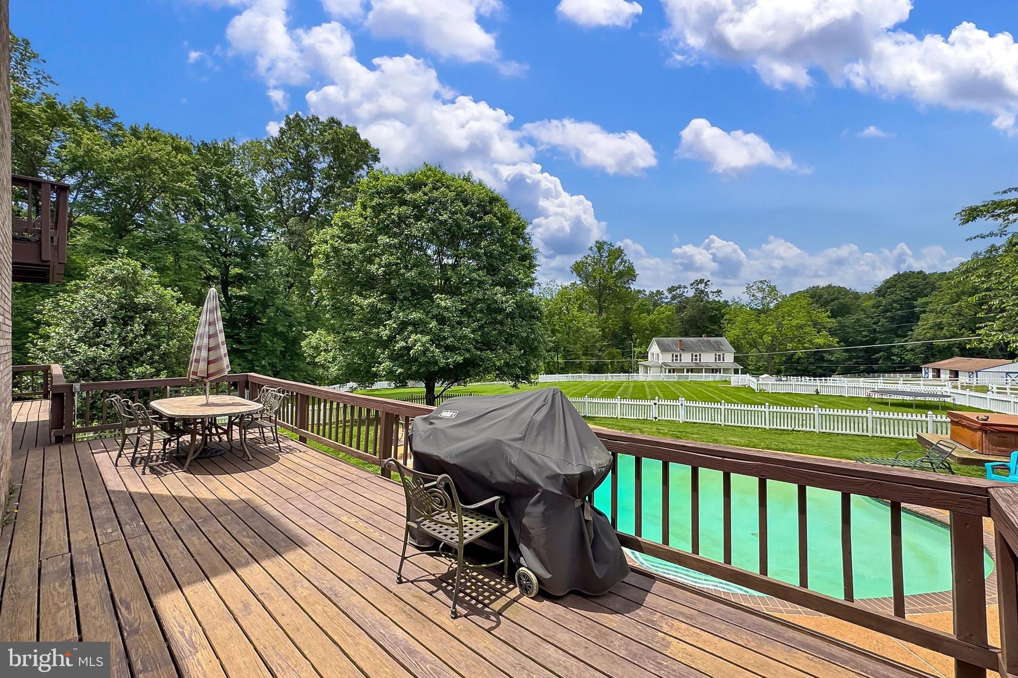 IVAKOTA FARM - Residential