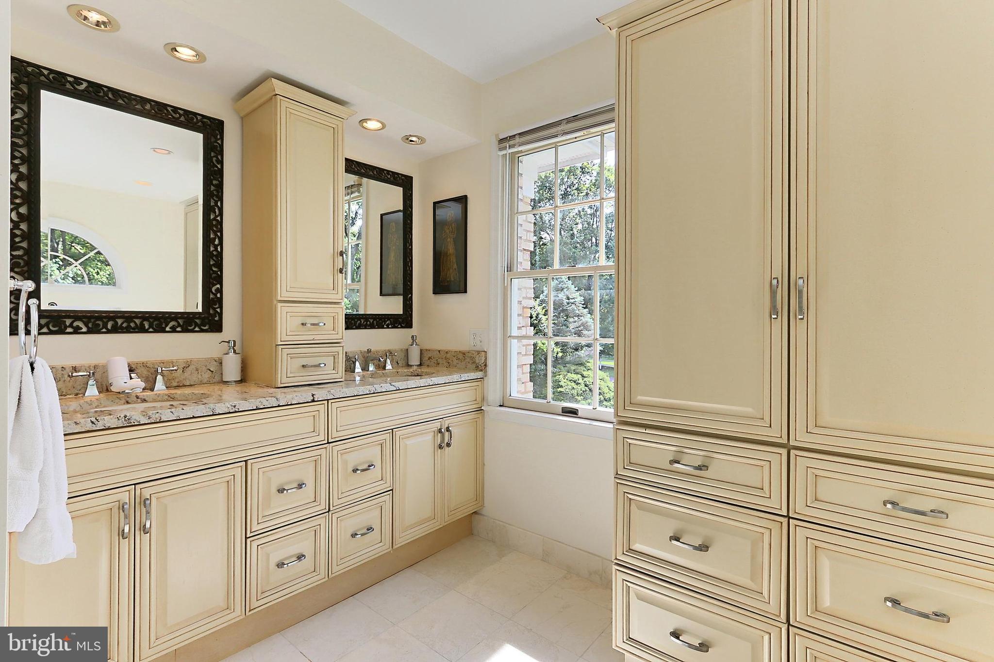 IVAKOTA FARM - Residential