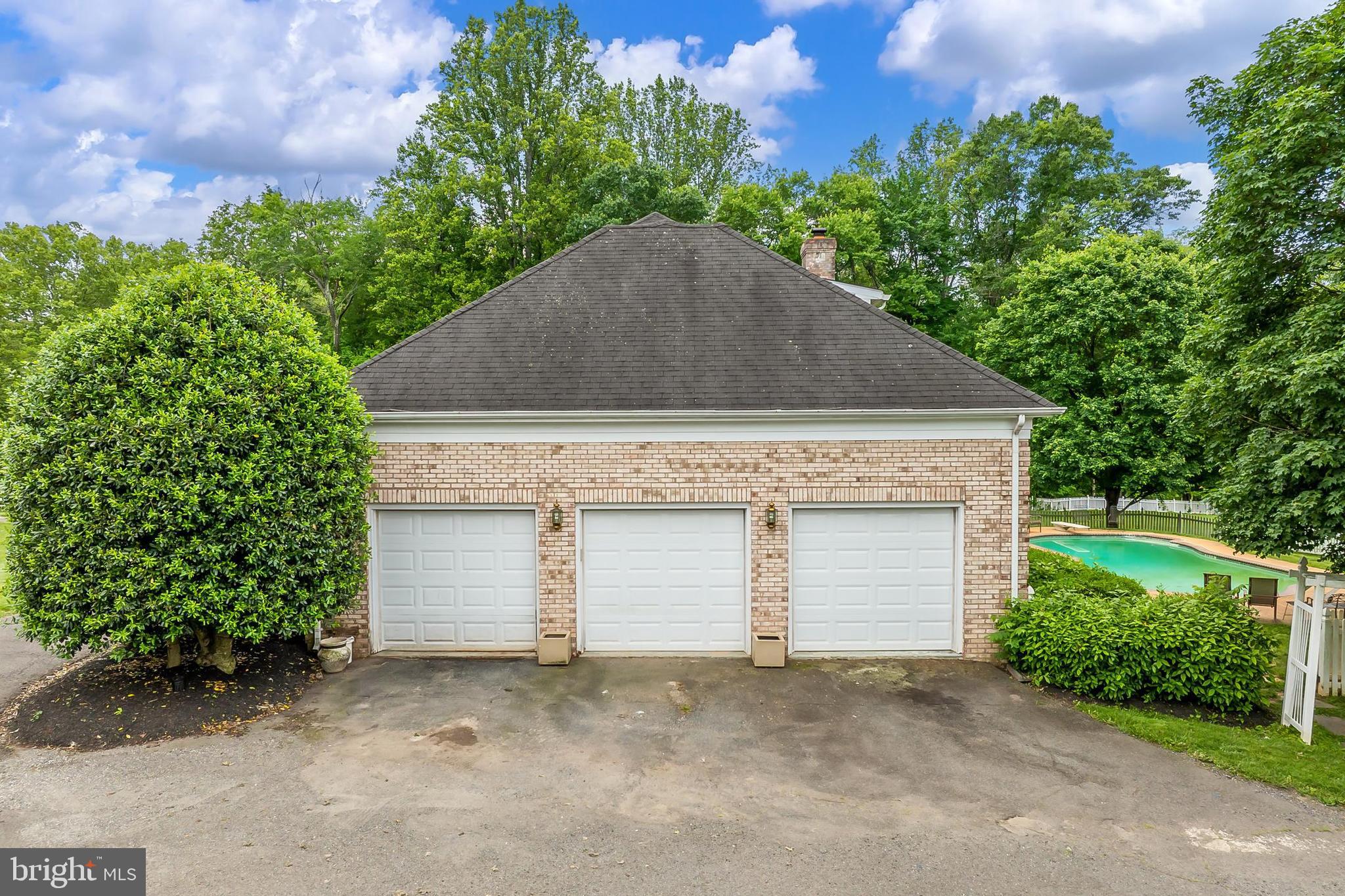 IVAKOTA FARM - Residential