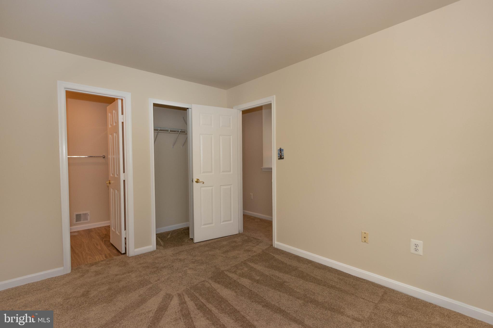 GLEN OAKS CONDOMINIUM - Residential Lease