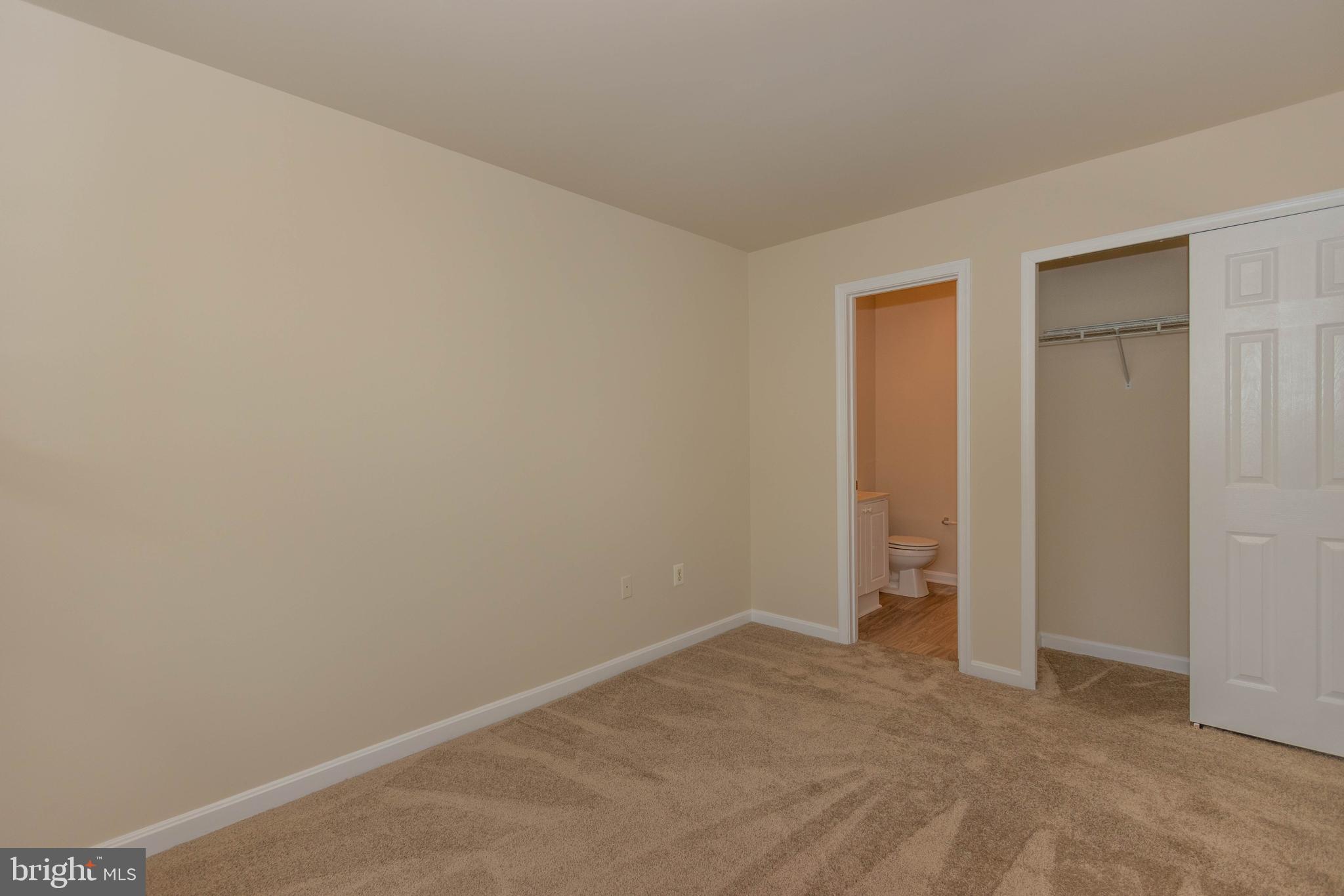 GLEN OAKS CONDOMINIUM - Residential Lease