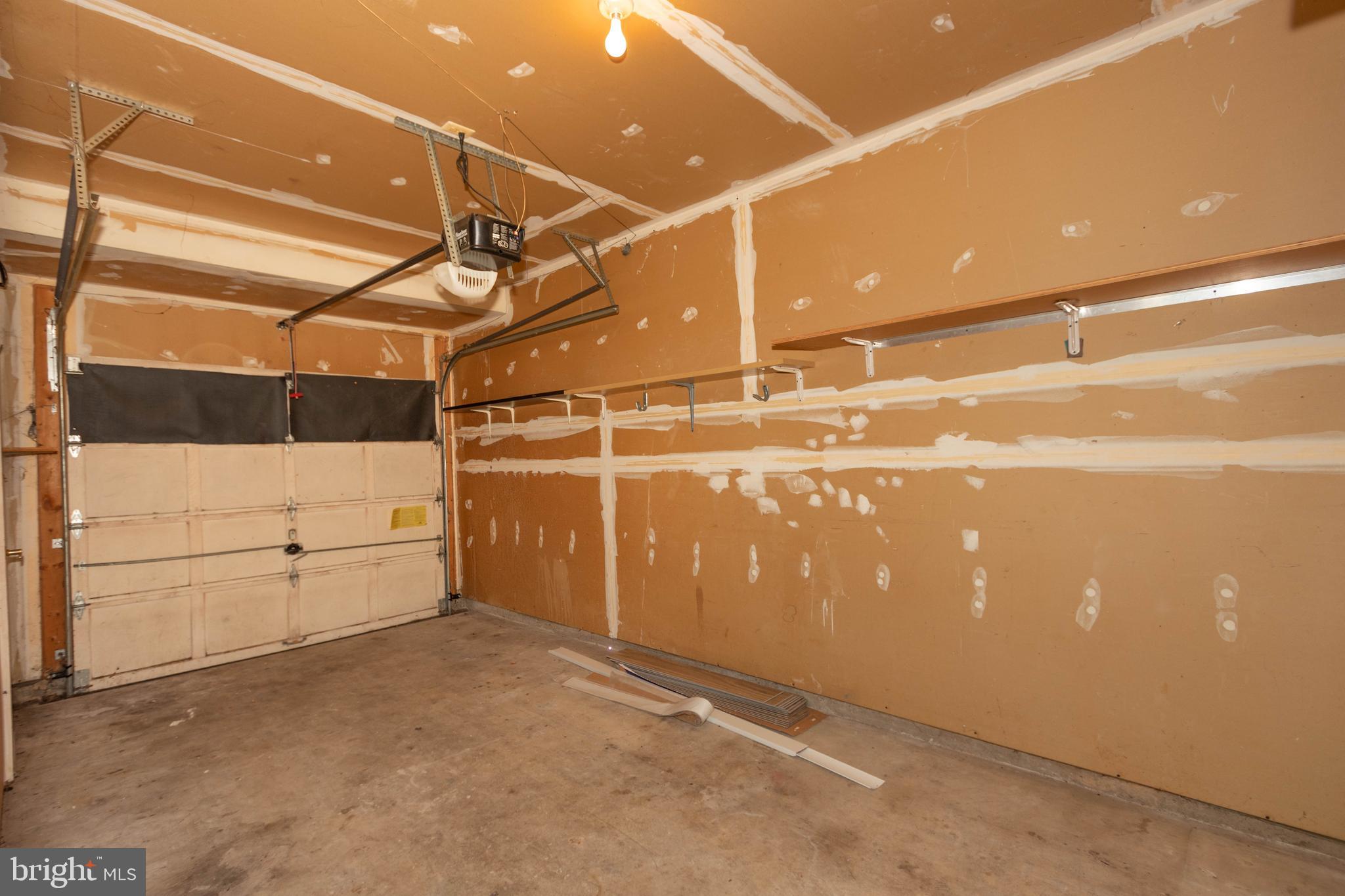 GLEN OAKS CONDOMINIUM - Residential Lease