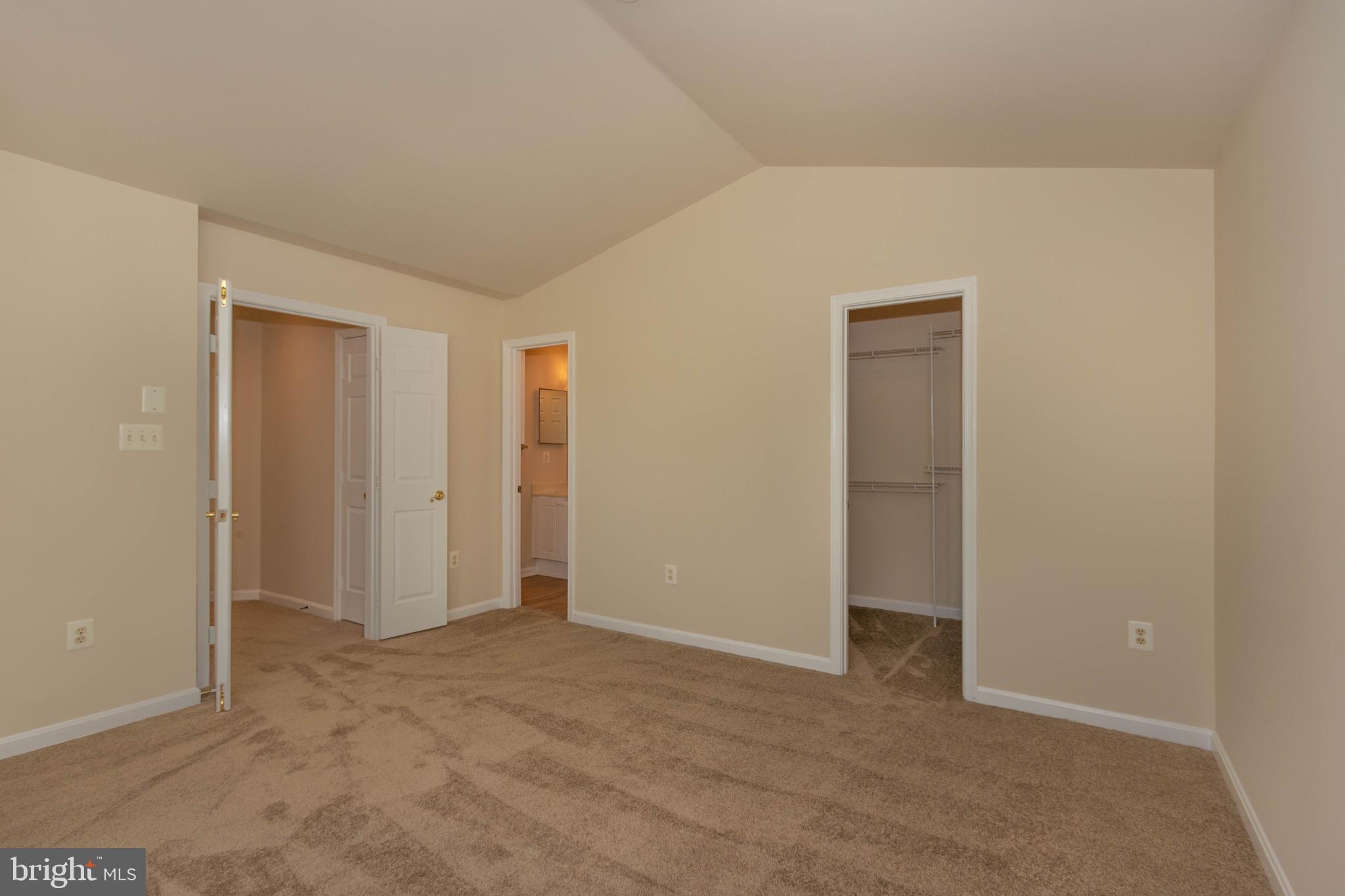 GLEN OAKS CONDOMINIUM - Residential Lease
