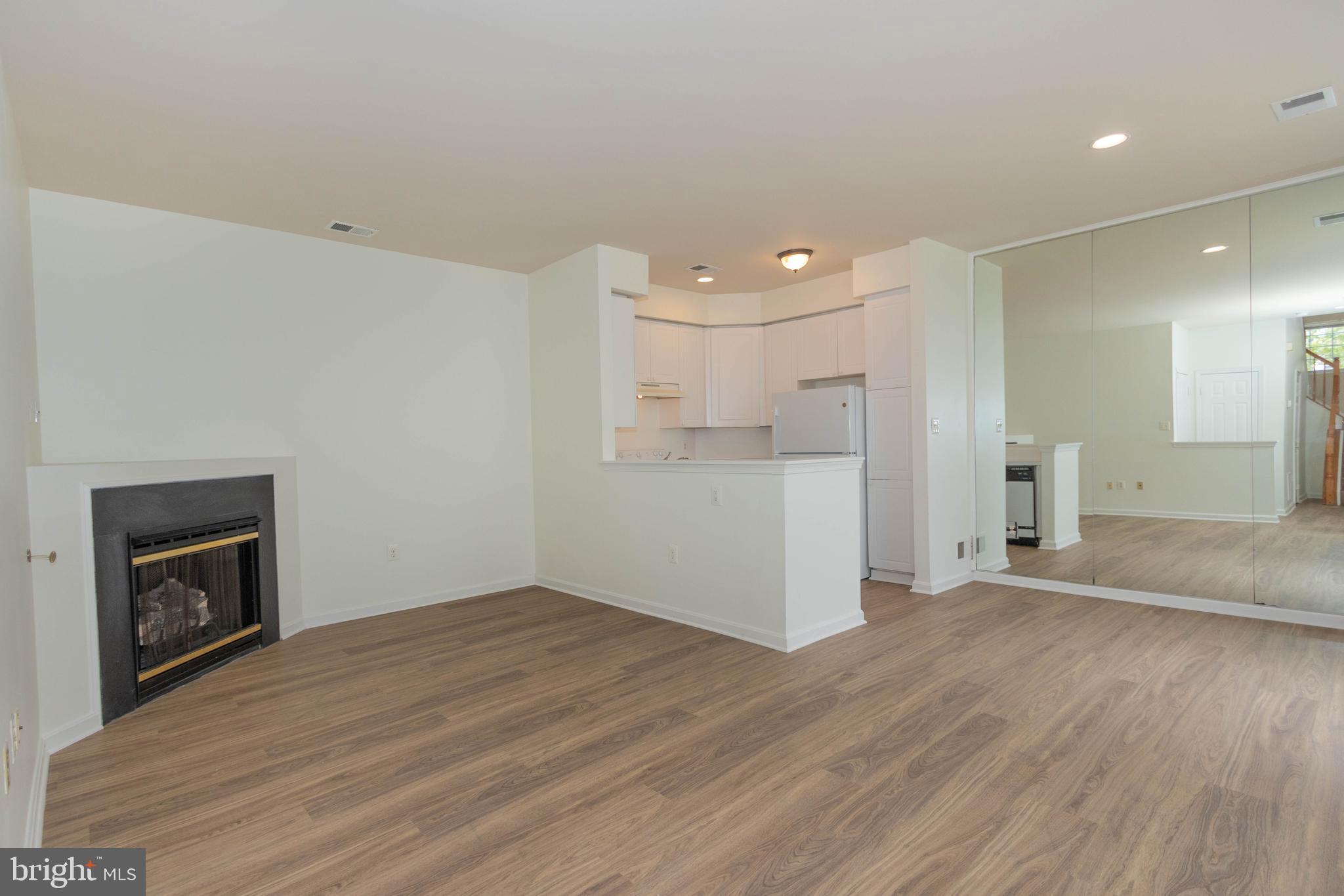 GLEN OAKS CONDOMINIUM - Residential Lease