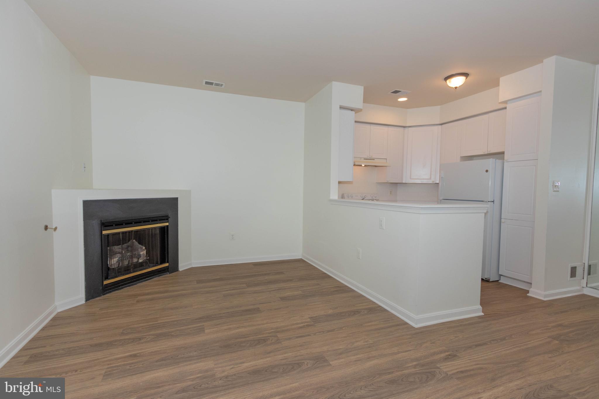 GLEN OAKS CONDOMINIUM - Residential Lease