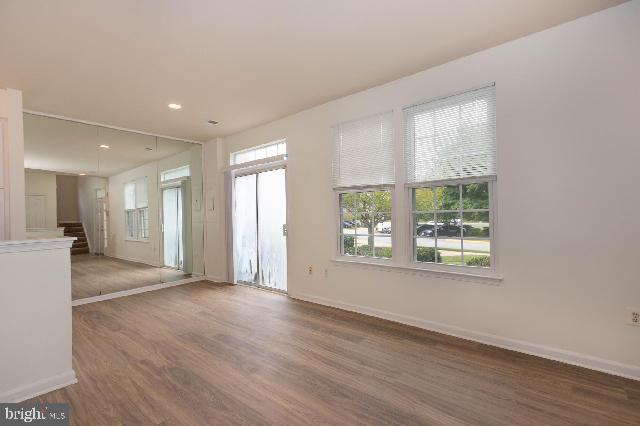 GLEN OAKS CONDOMINIUM - Residential Lease