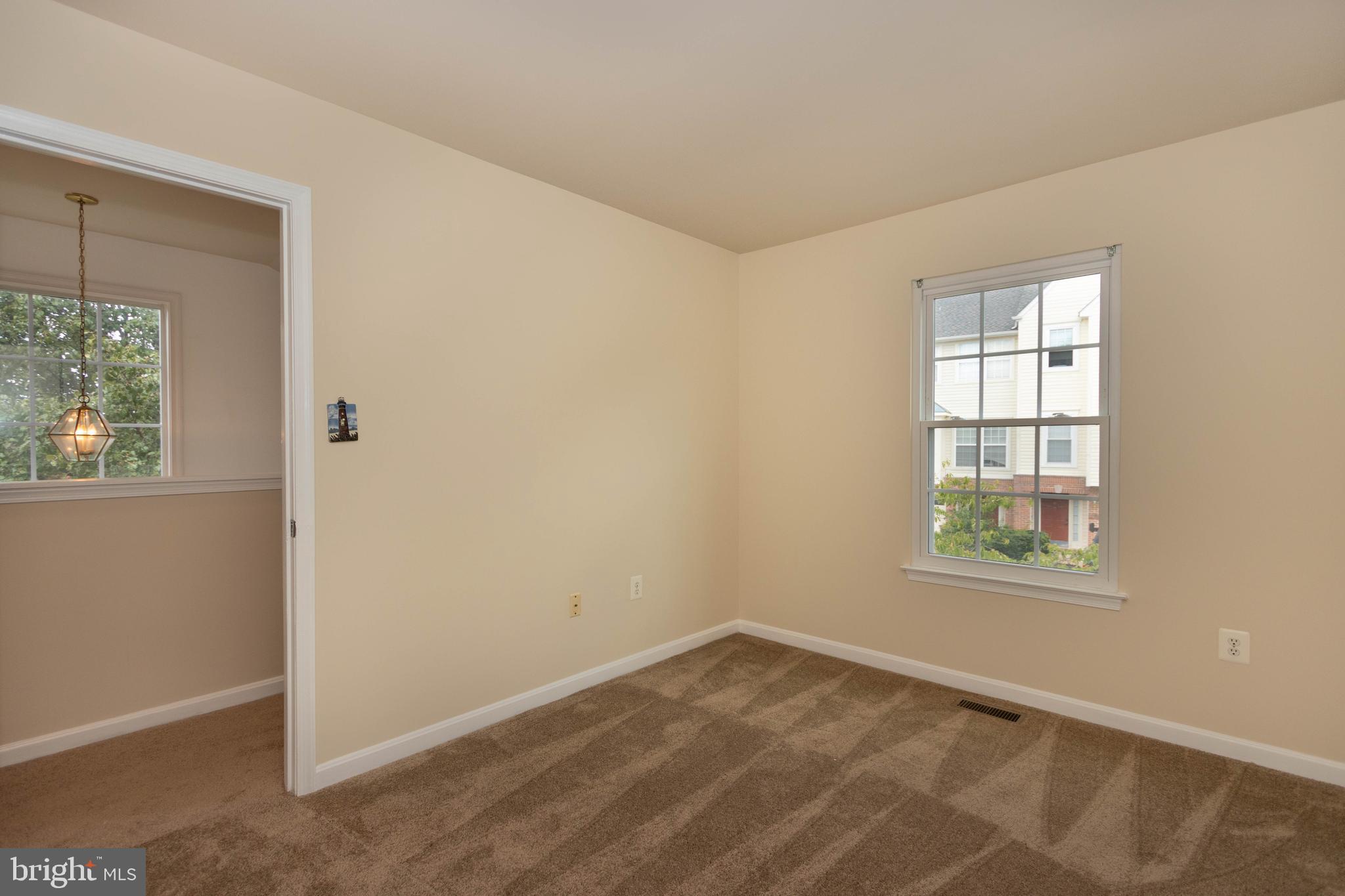 GLEN OAKS CONDOMINIUM - Residential Lease