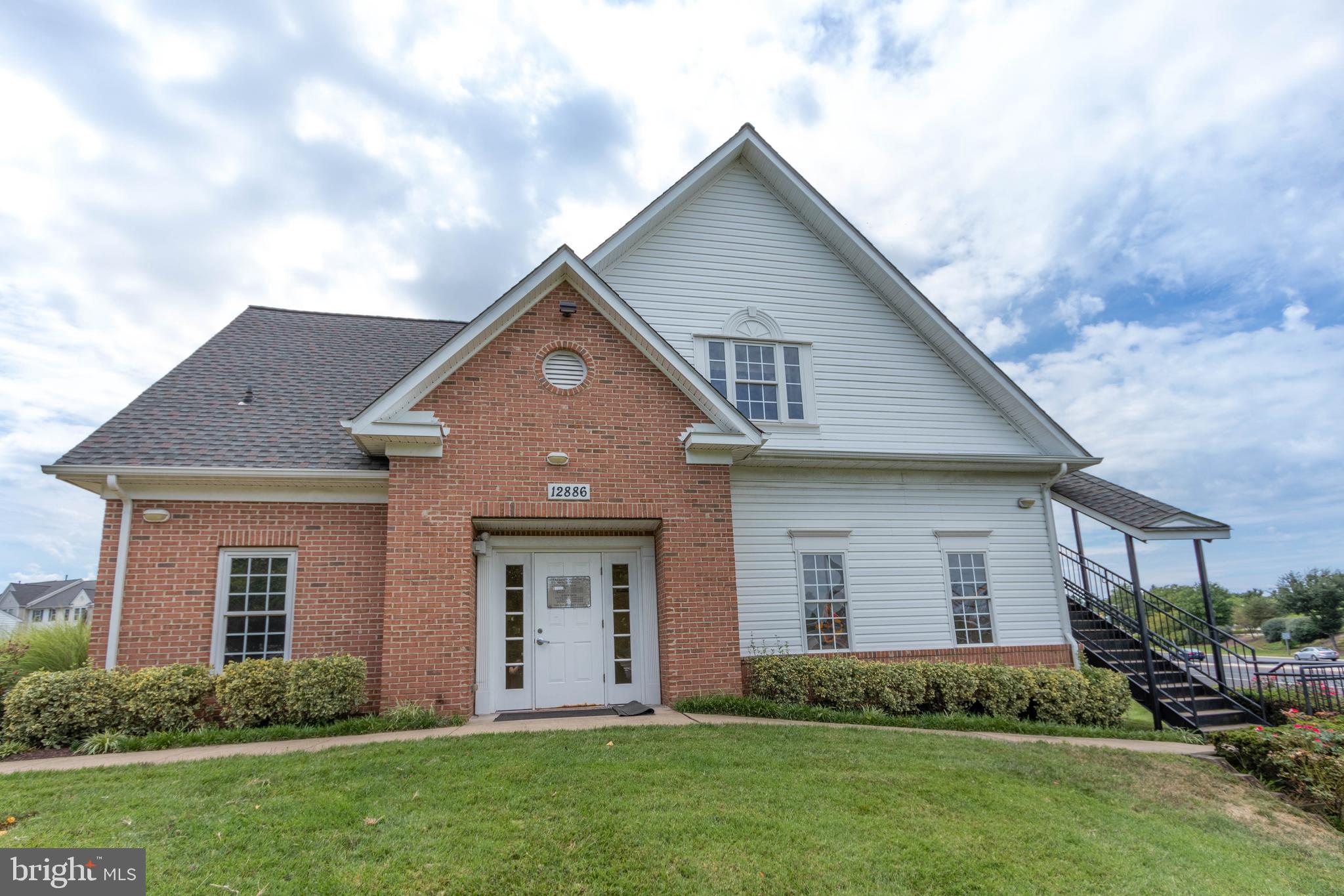 GLEN OAKS CONDOMINIUM - Residential Lease