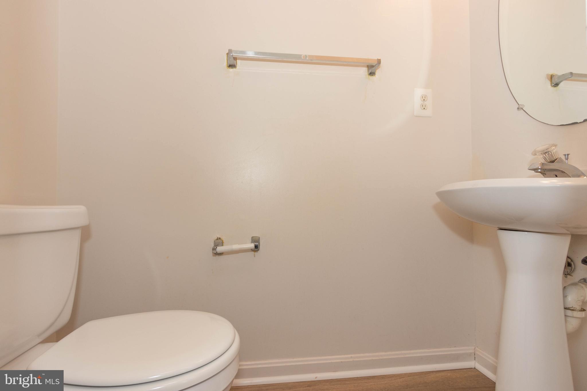 GLEN OAKS CONDOMINIUM - Residential Lease