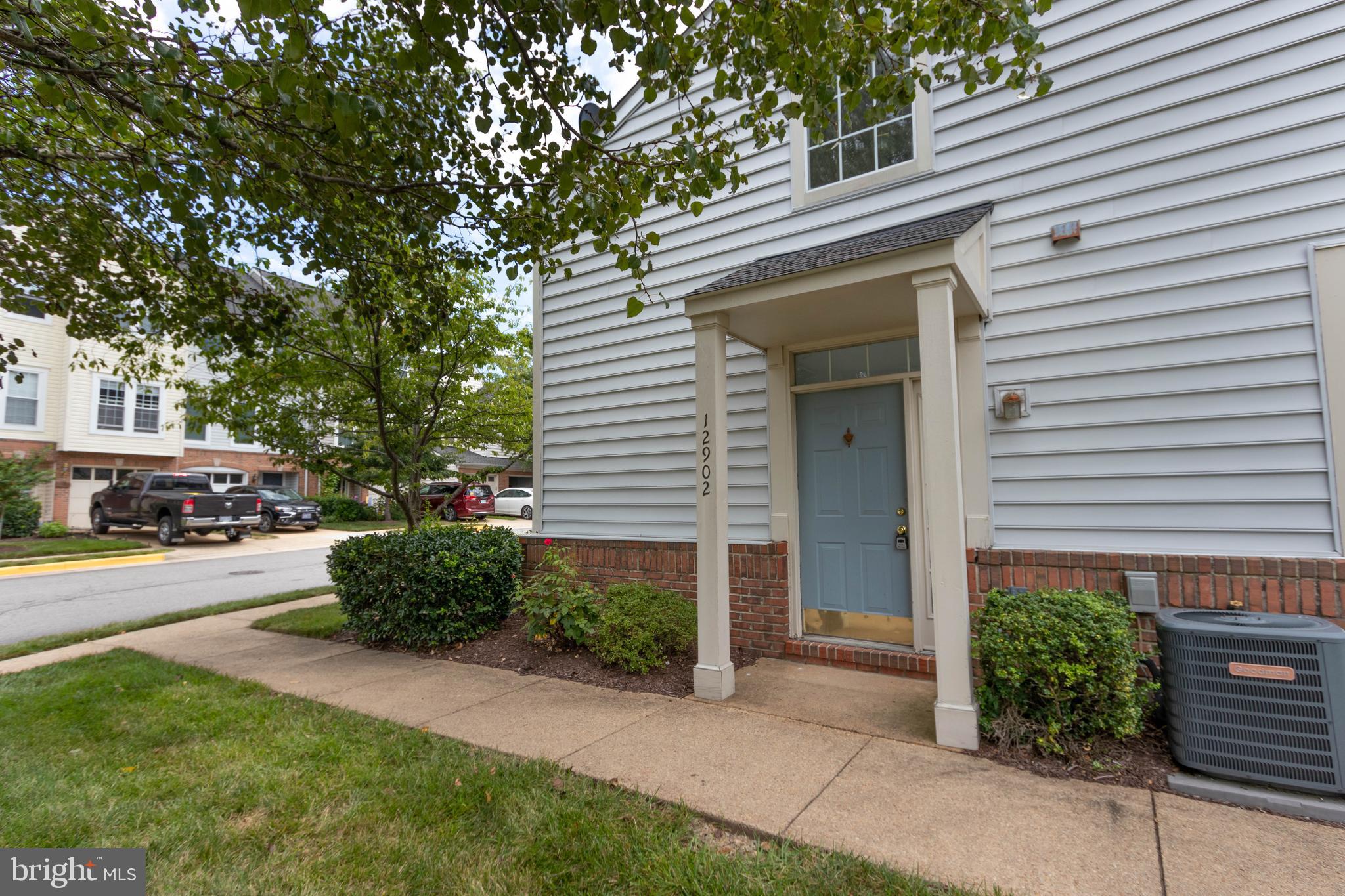 GLEN OAKS CONDOMINIUM - Residential Lease