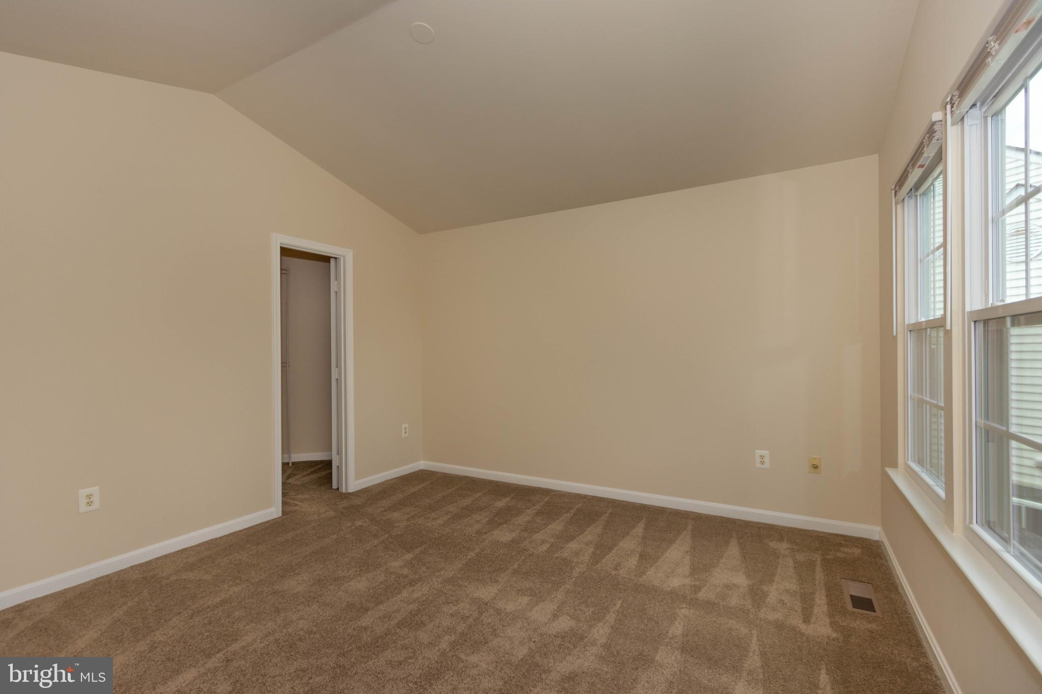 GLEN OAKS CONDOMINIUM - Residential Lease