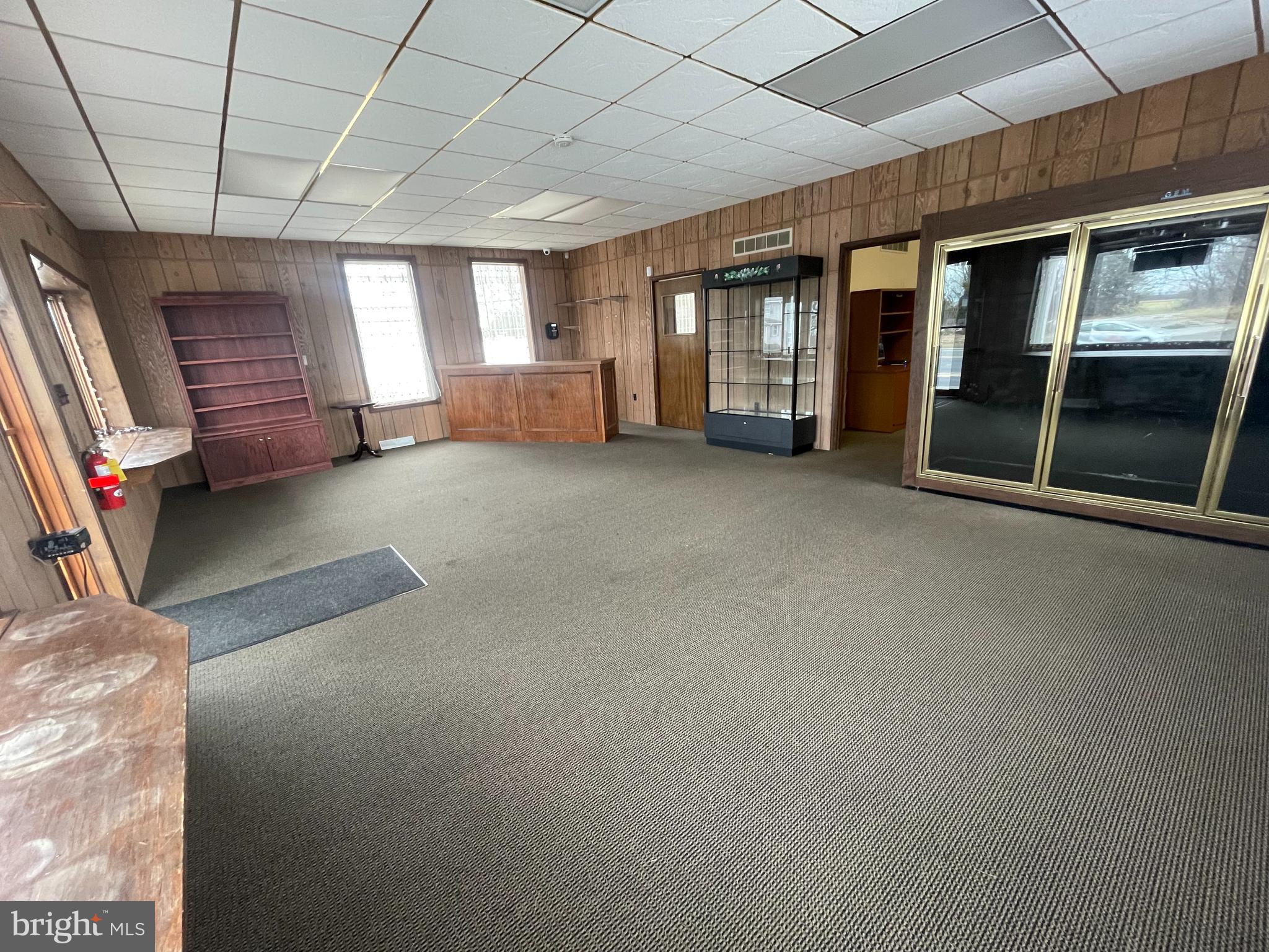 100 S WHITE HORSE PIKE