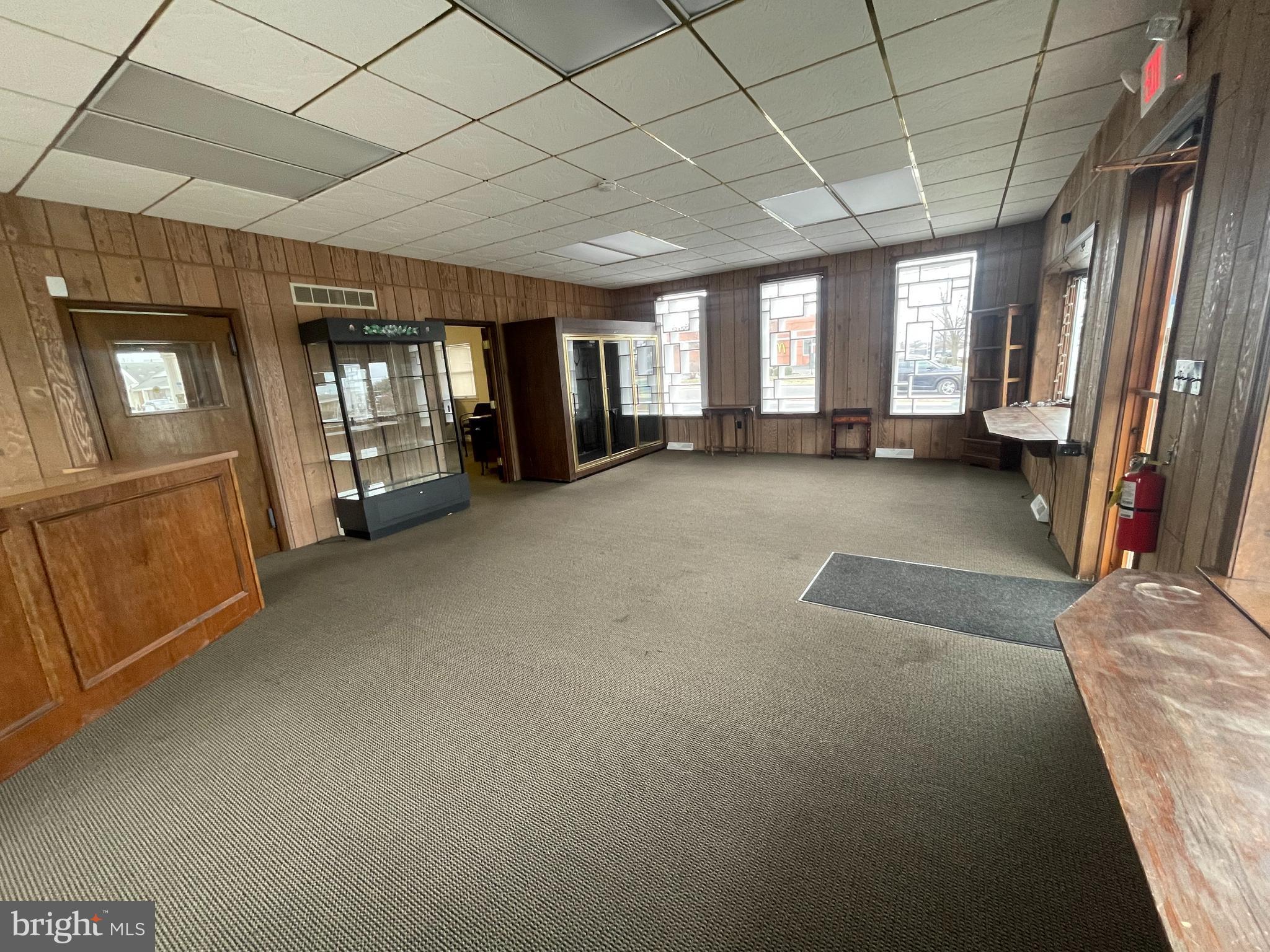 100 S WHITE HORSE PIKE