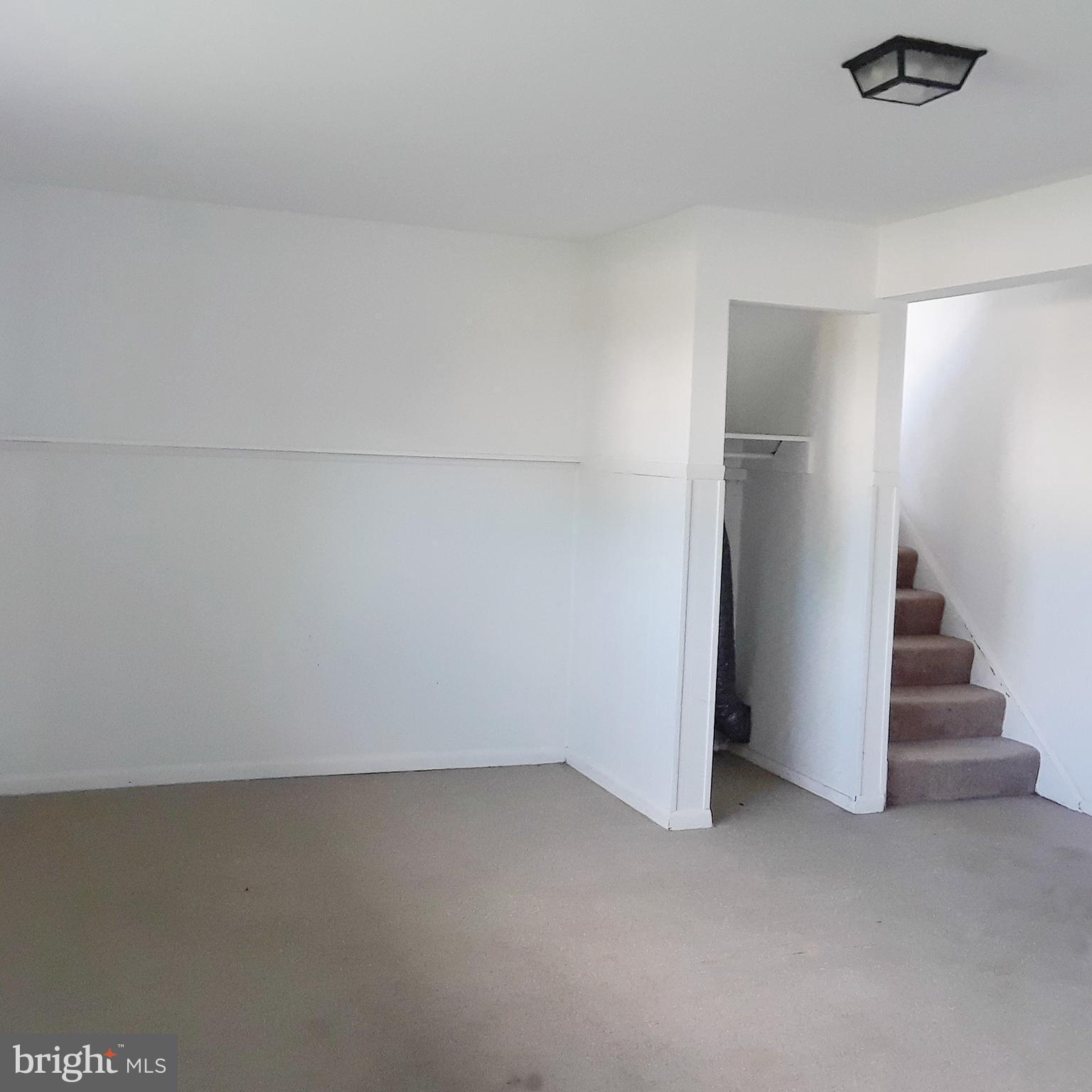 COUNTRY CLUB MANOR - Residential