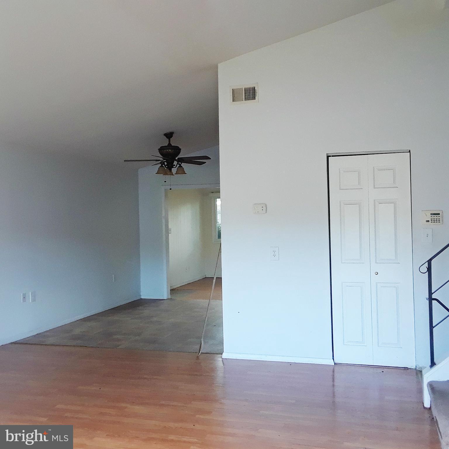 COUNTRY CLUB MANOR - Residential