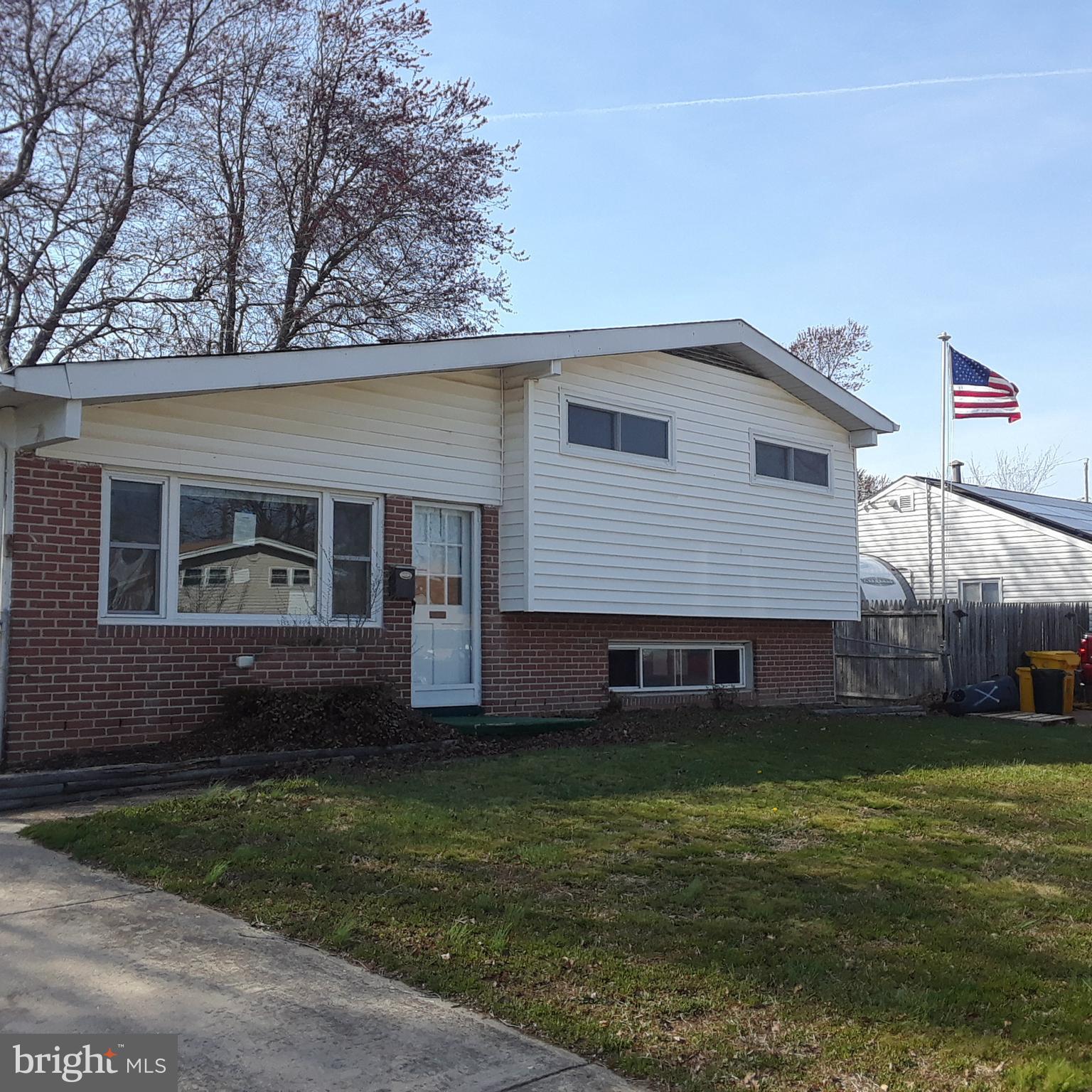 COUNTRY CLUB MANOR - Residential