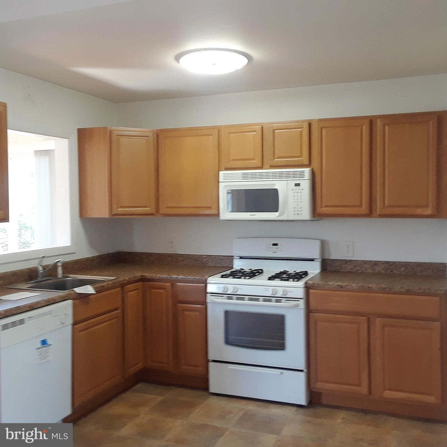 COUNTRY CLUB MANOR - Residential