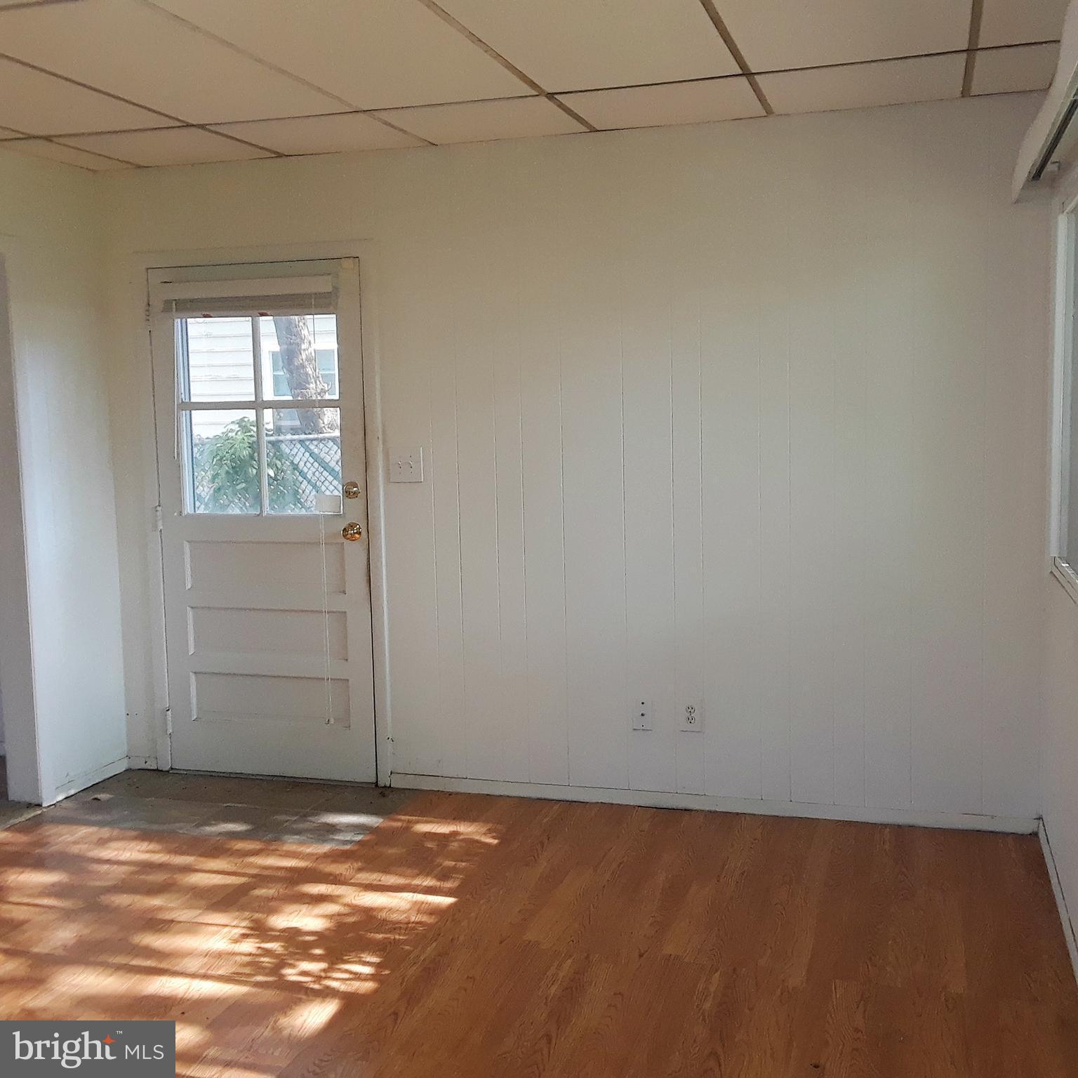 COUNTRY CLUB MANOR - Residential