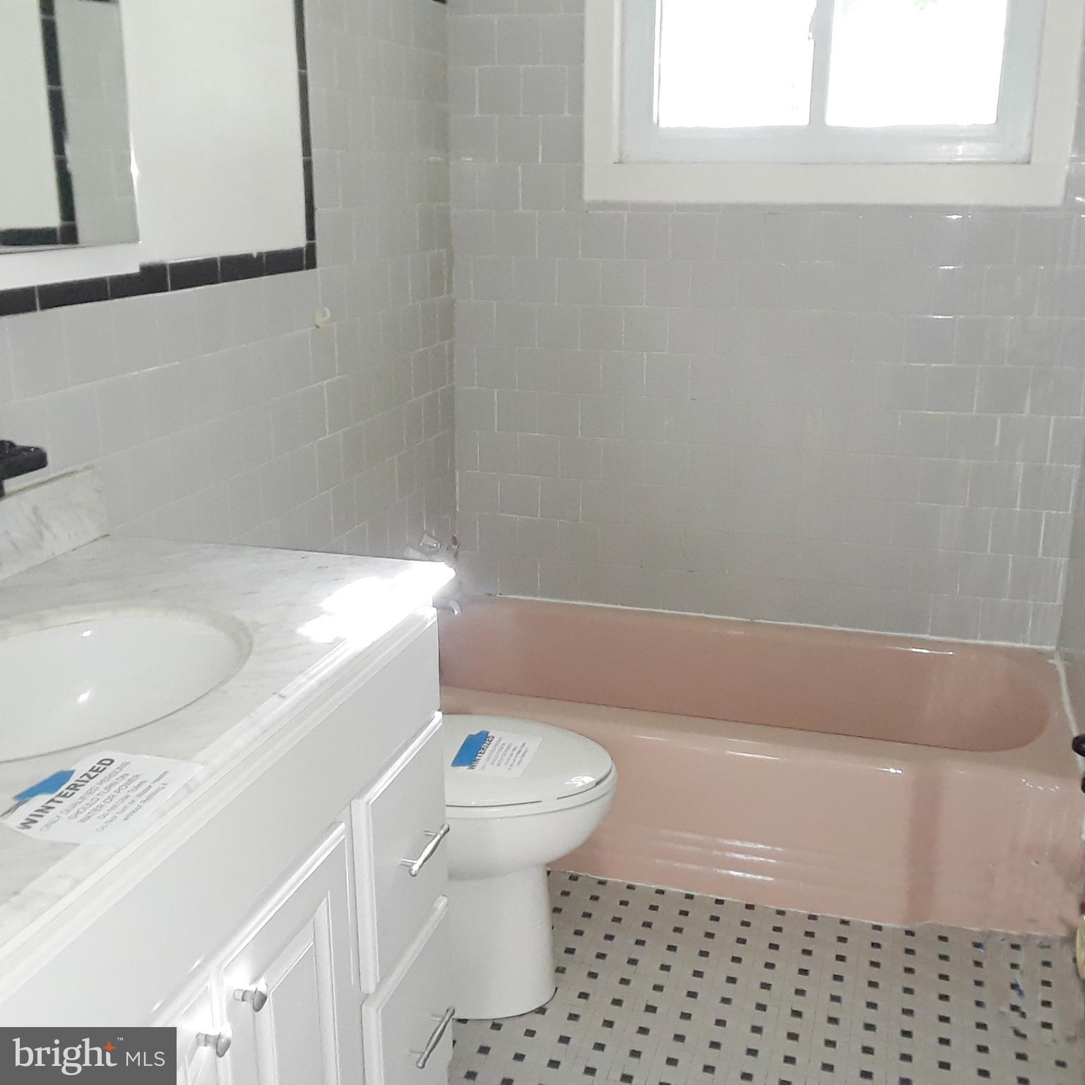 COUNTRY CLUB MANOR - Residential