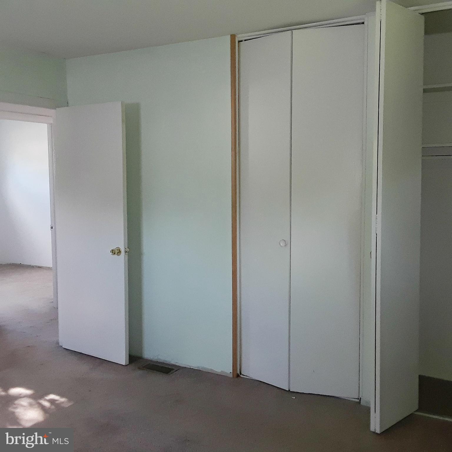 COUNTRY CLUB MANOR - Residential