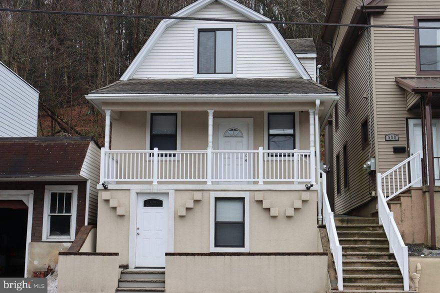 Credit Check Required.  Gorgeous Home For Rent in Pottsville, PA.  3 bedrooms, 2 Bathrooms. Impressive renovation. Hardwood floors throughout. Easy access to Highway 61 & 81 for travel. Less than 3 hours from NYC & Philly.  3 State Parks within 30 miles. No pets or smoking allowed. Tenant pays water, sewer, garbage, snow removal & electric.  Landlord pays heat, grass cutting, gas.  Application, credit check & background check required for all showings. Call for more info.