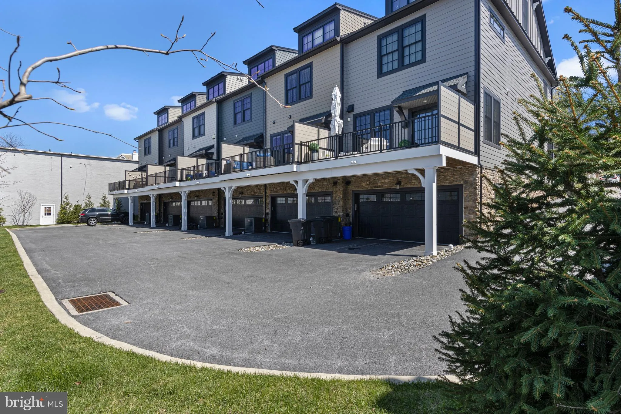 Wayne, Pennsylvania 19087, United States, 3 Bedrooms Bedrooms, ,5 BathroomsBathrooms,Residential,Active,112107