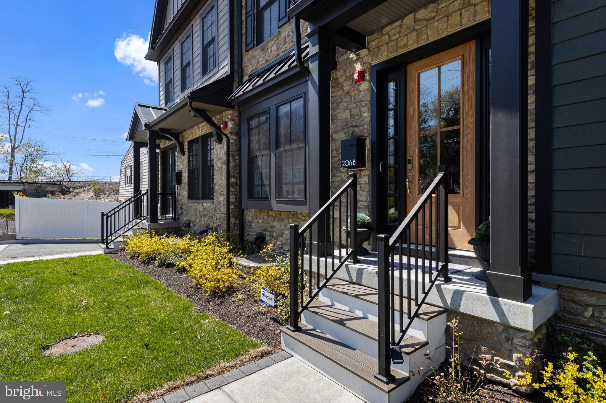 206 N ABERDEEN AVENUE UNIT B