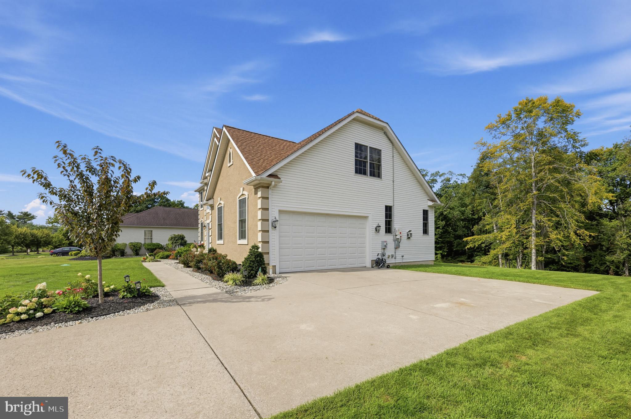 4 KENNETH COURT