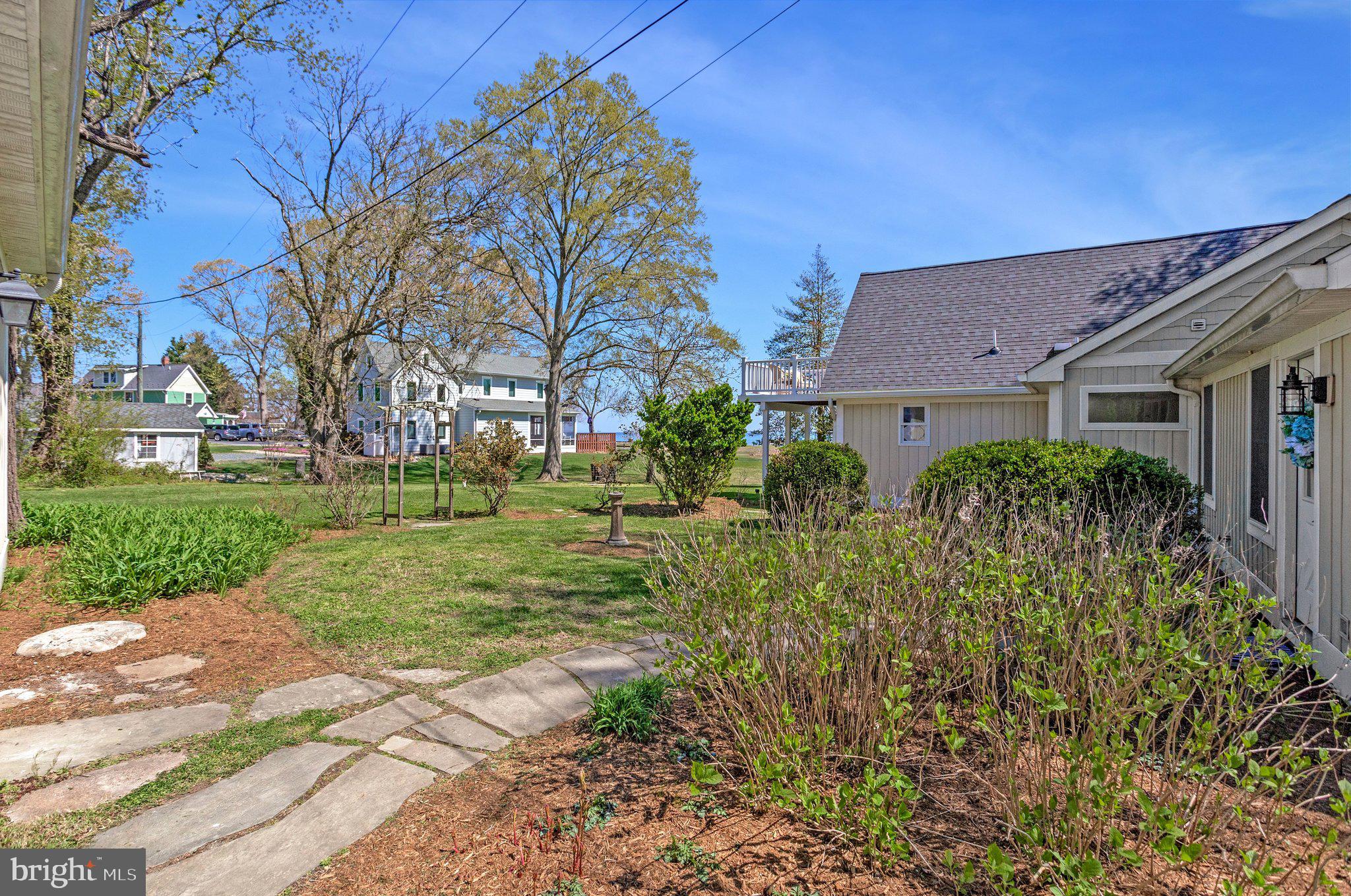 SHADY SIDE - Residential