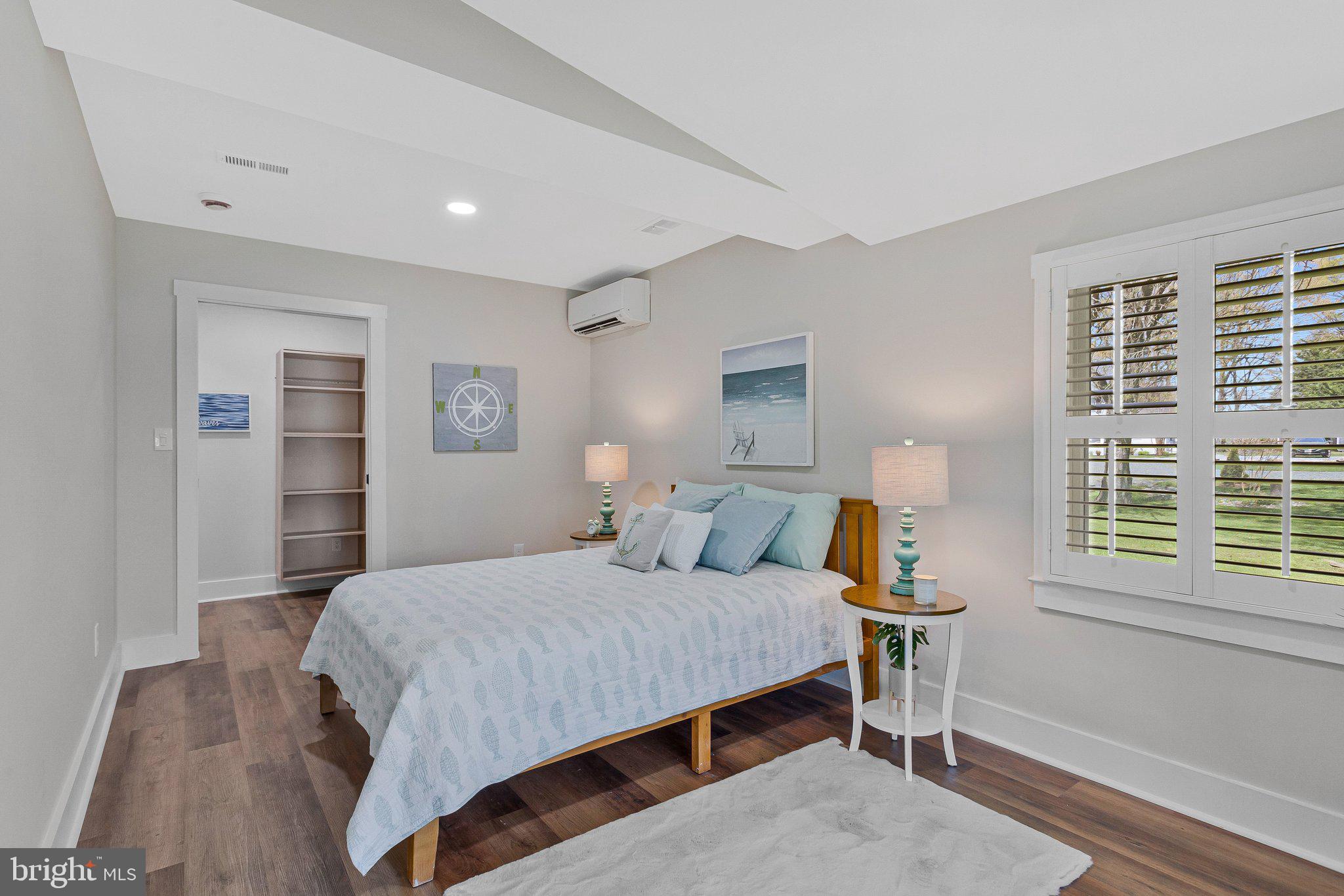 SHADY SIDE - Residential