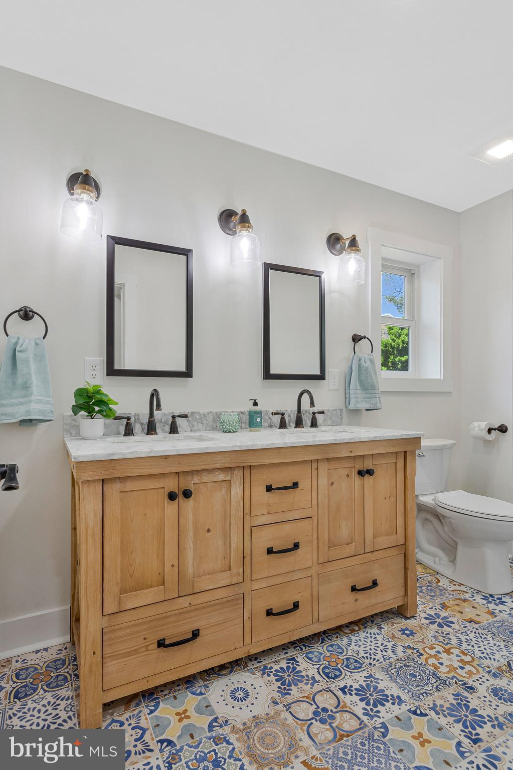 SHADY SIDE - Residential