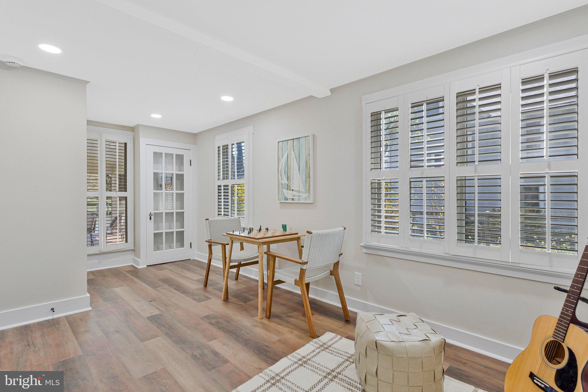 SHADY SIDE - Residential