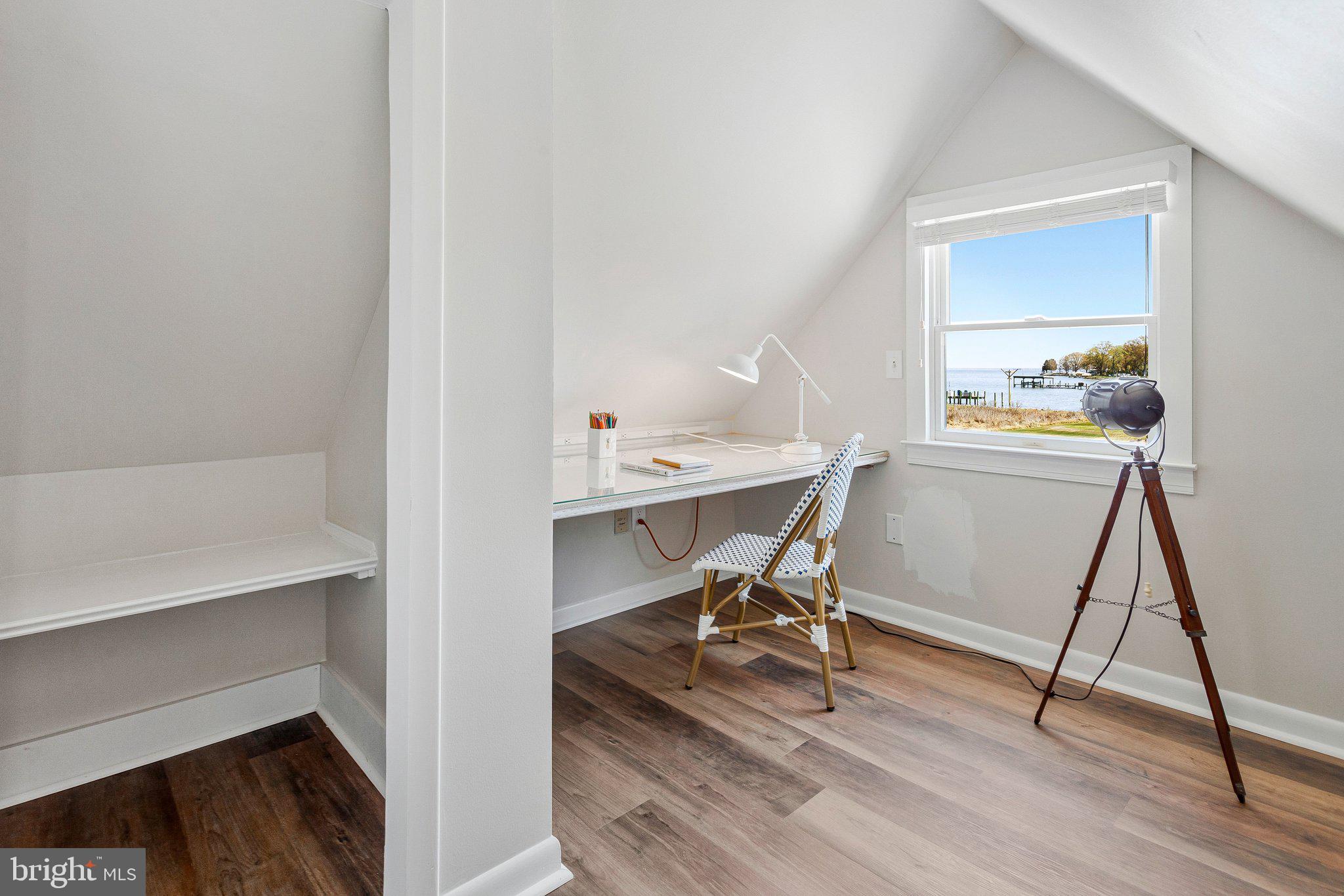 SHADY SIDE - Residential