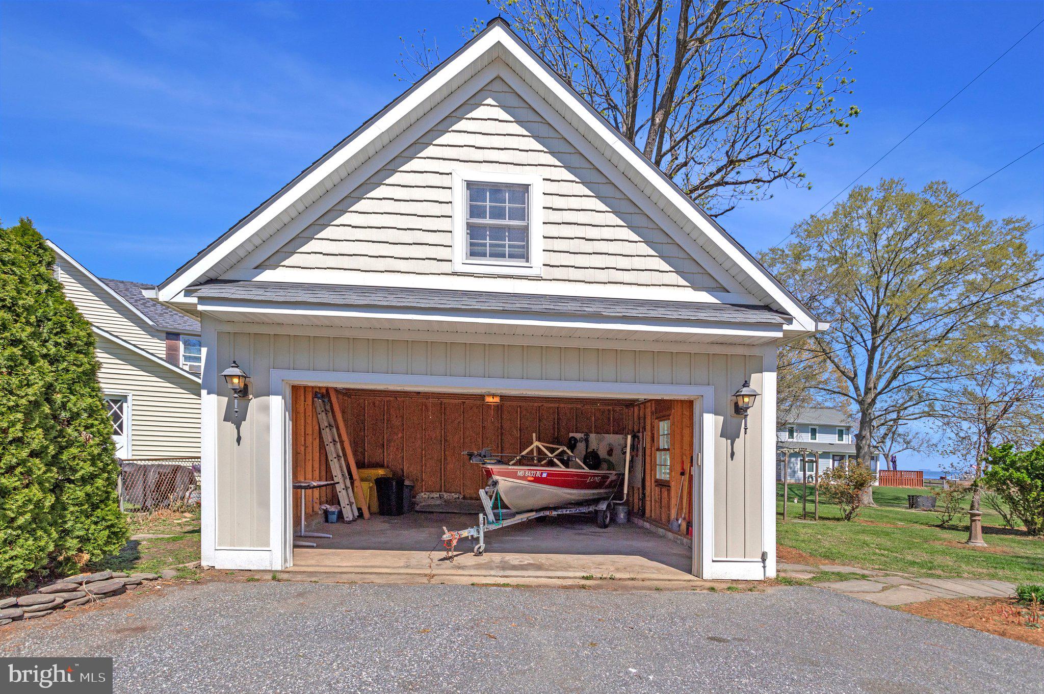 SHADY SIDE - Residential