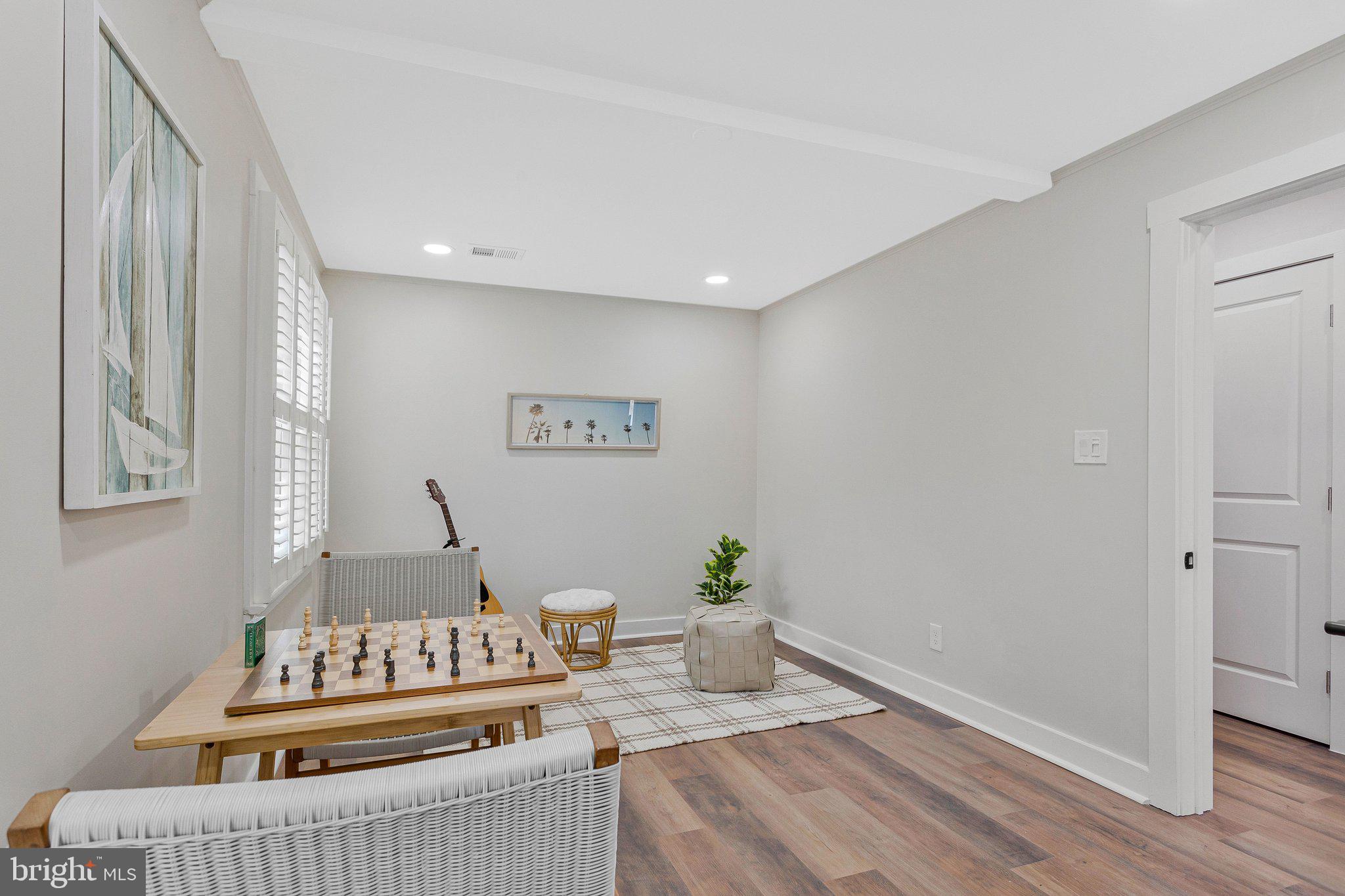 SHADY SIDE - Residential