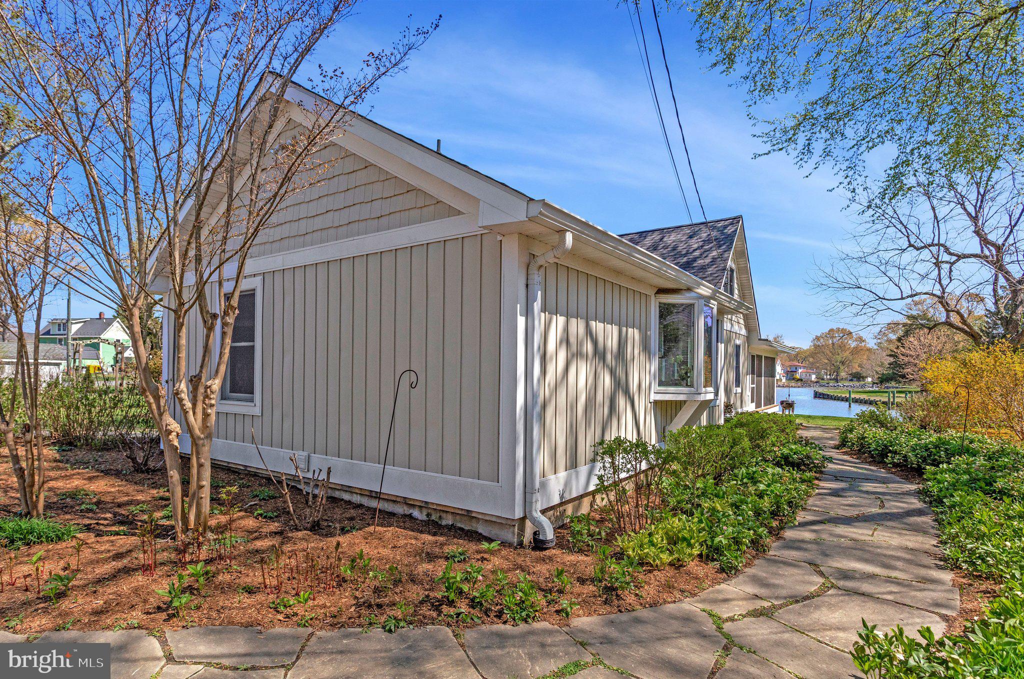 SHADY SIDE - Residential