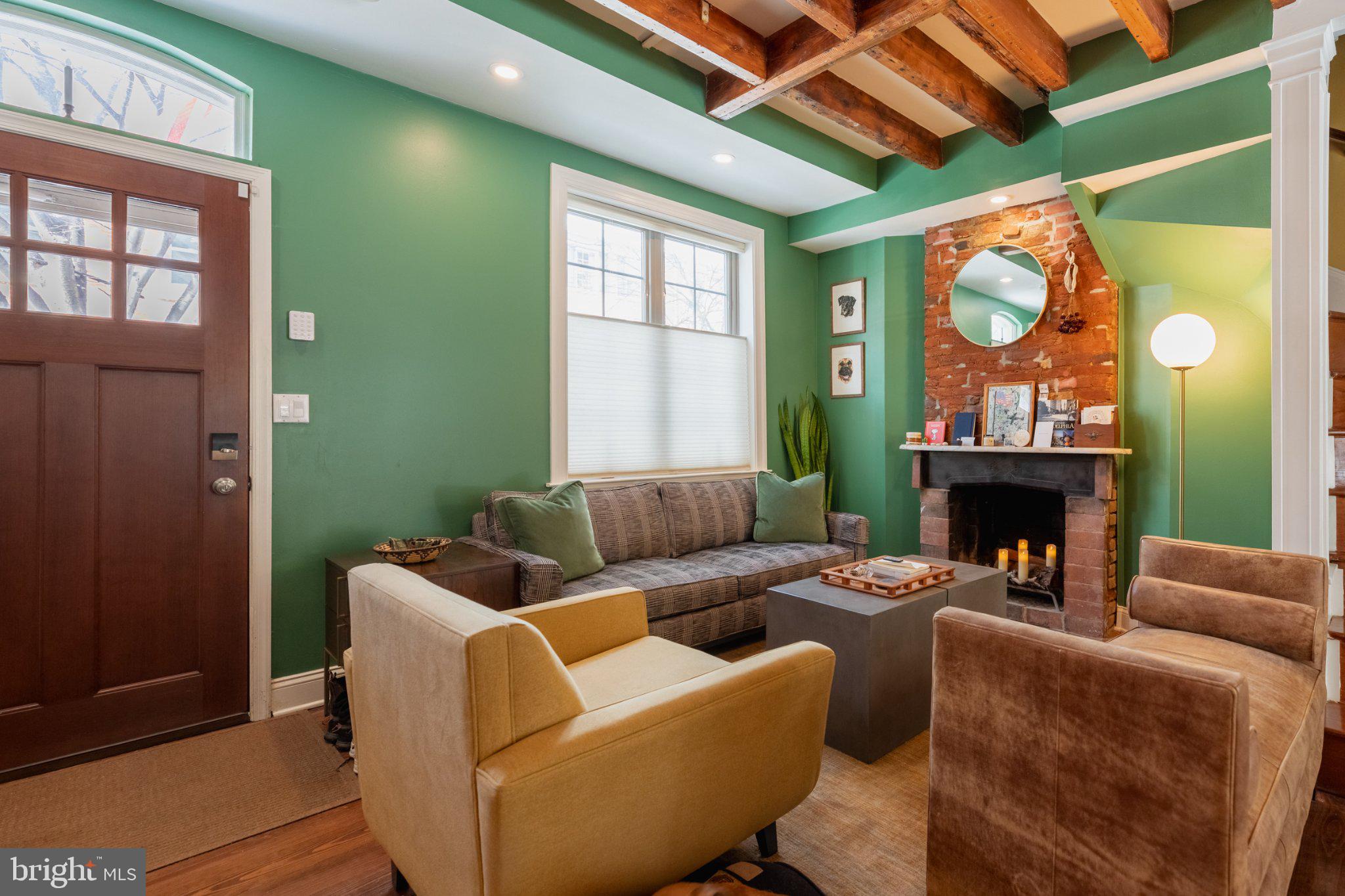 957 N LAWRENCE