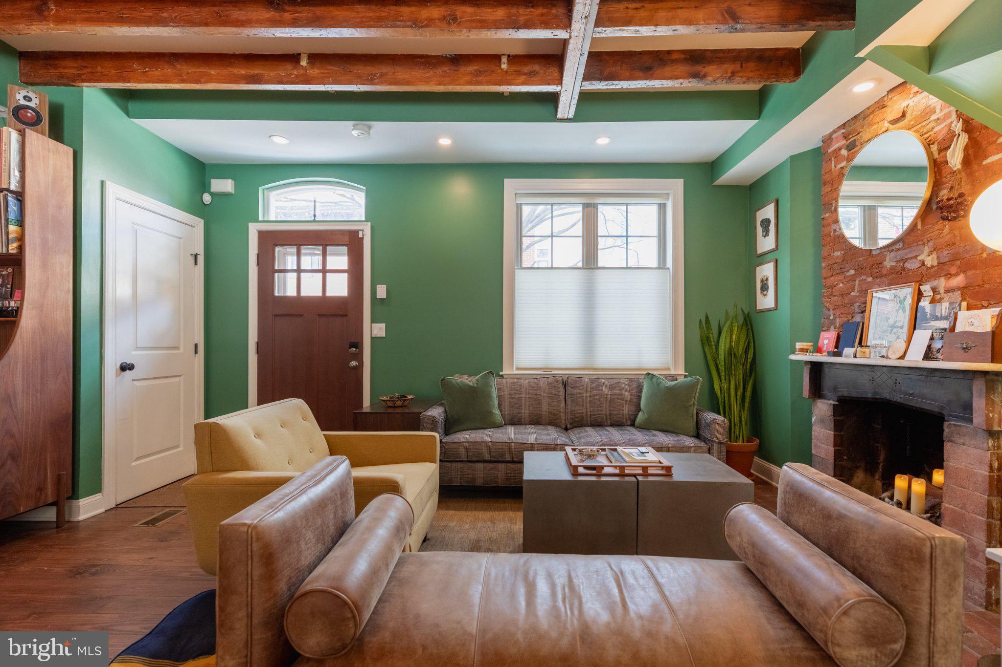 957 N LAWRENCE