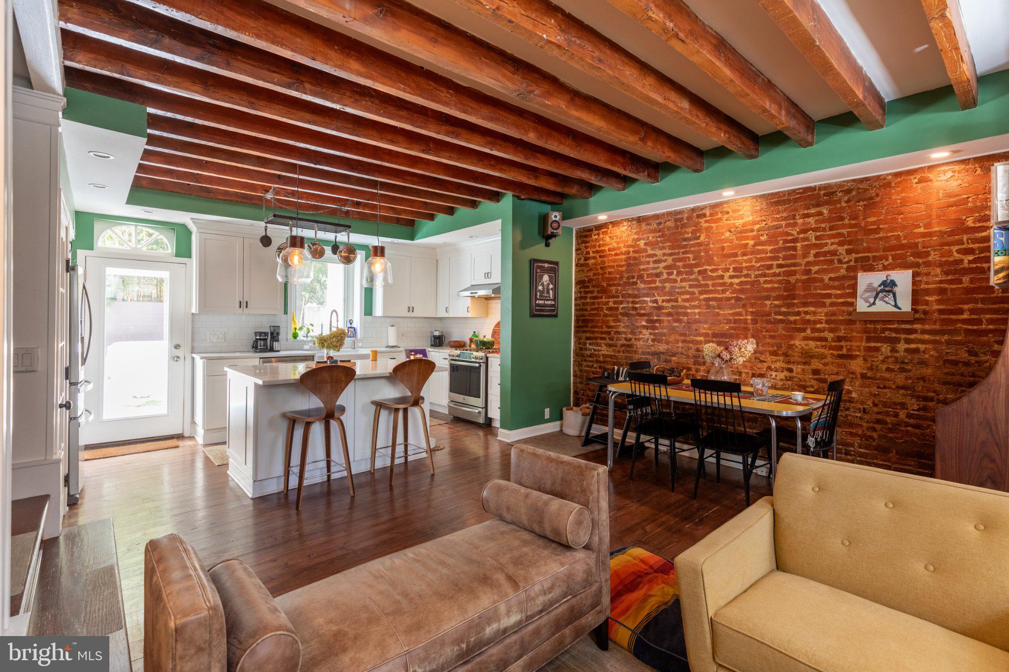957 N LAWRENCE