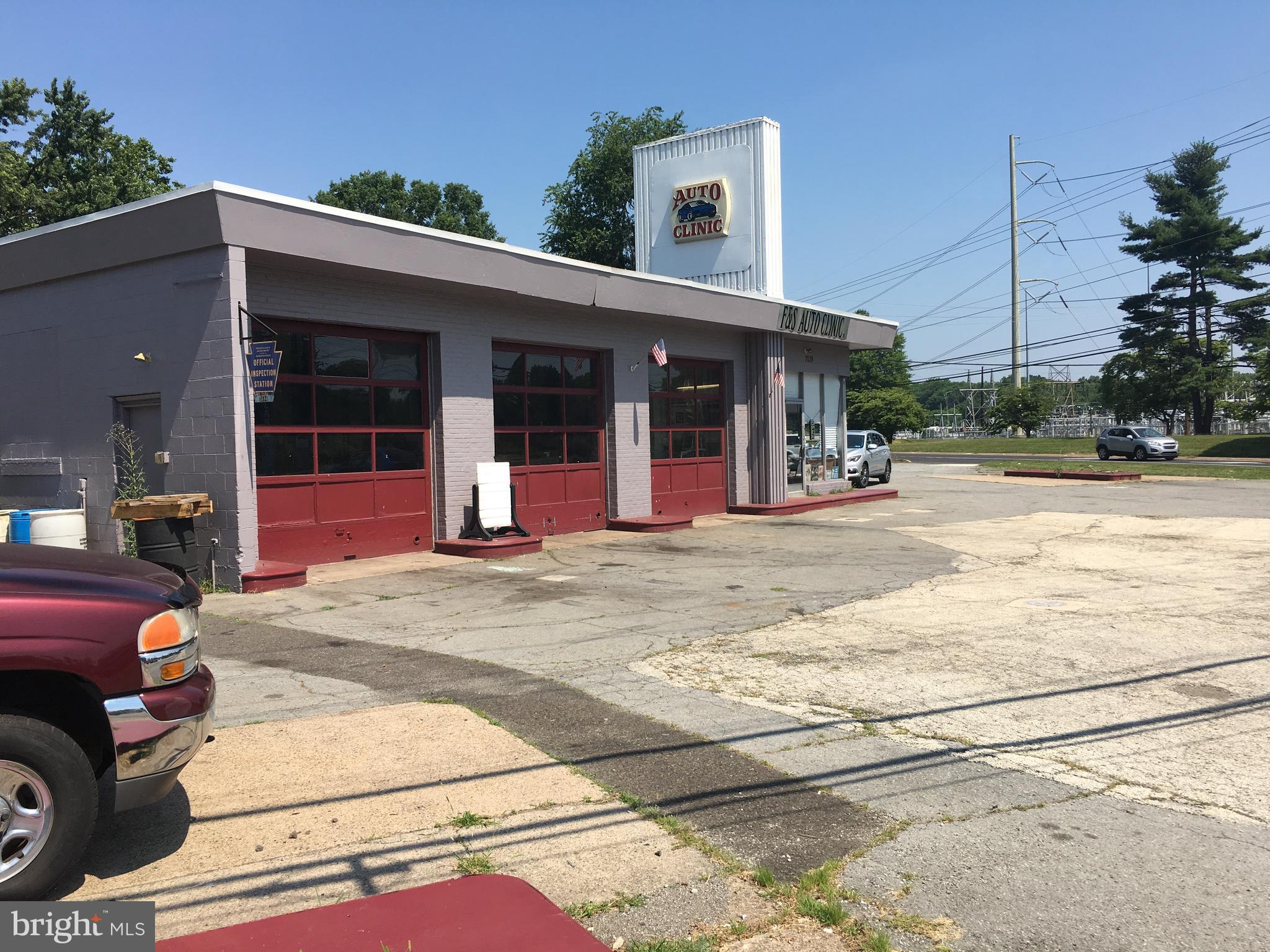 Prime Traffic Intersection on about .65 acre +/- , and 2,000 SF building. Traffic count is approximately 30,000 vehicles per day. Across the street from the Bottom Dollar Market. Currently used as automotive repair facility. May have some retail uses subject to permissible zoning . This is a NNN, /triple net lease . Taxes are currently$6739 per year. . Tenants are responsible for all utilities , parking lot , insurance , building maintenance, municipal licensing and permits.