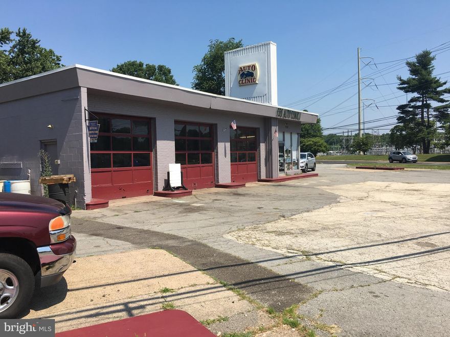 Prime Traffic Intersection on about  .65 acre +/- , and 2,000 SF building. Traffic count is  approximately 30,000 vehicles per day.  Across the street from the  Bottom Dollar Market.  Currently used as automotive repair facility. May have some retail uses subject to permissible zoning . This is a NNN, /triple net lease . Taxes are currently$6739 per year. . Tenants are responsible for all utilities , parking lot , insurance , building maintenance,  municipal licensing  and permits.