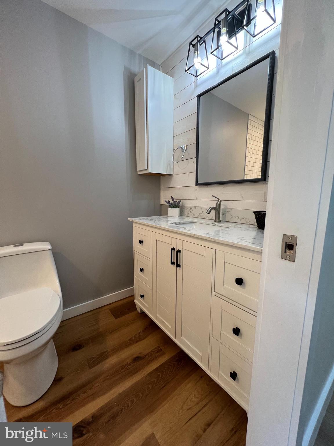 FOUR SEASONS ESTATES - Residential Lease