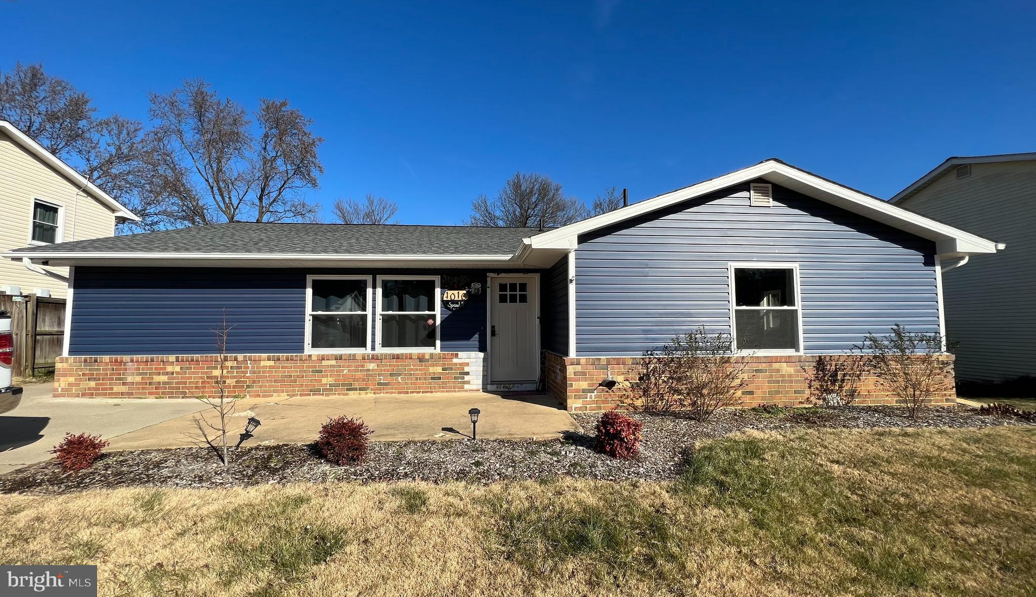 FOUR SEASONS ESTATES - Residential Lease