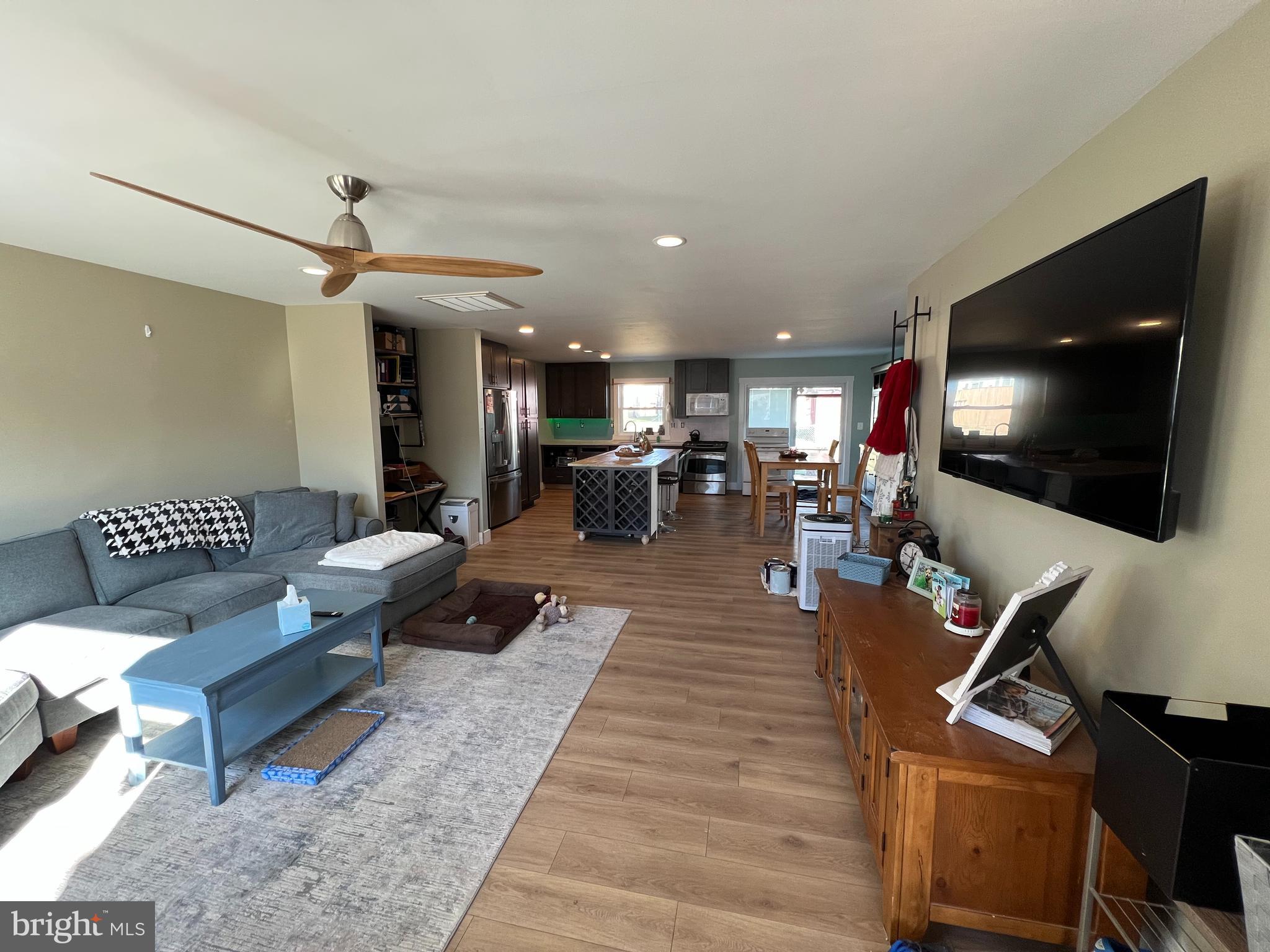 FOUR SEASONS ESTATES - Residential Lease