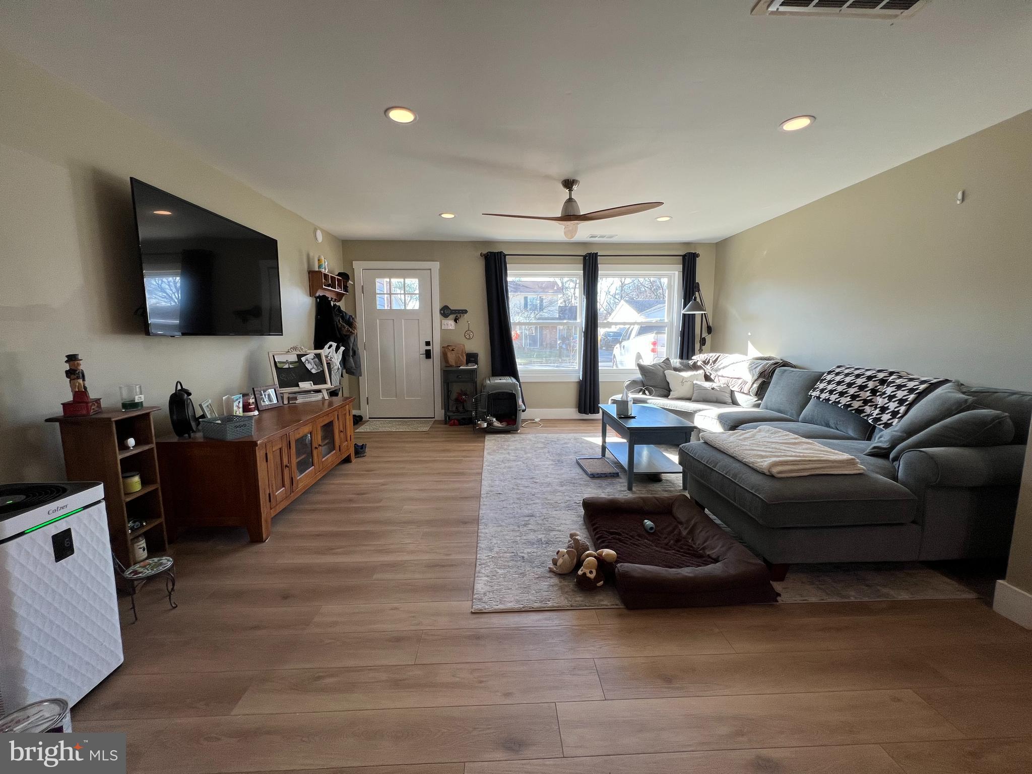 FOUR SEASONS ESTATES - Residential Lease