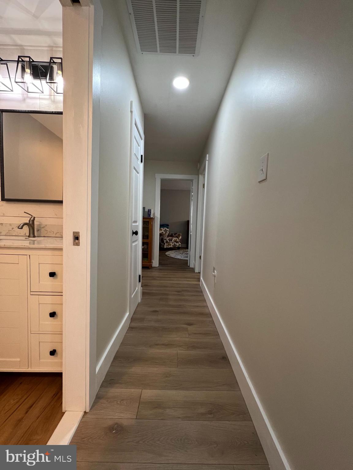 FOUR SEASONS ESTATES - Residential Lease